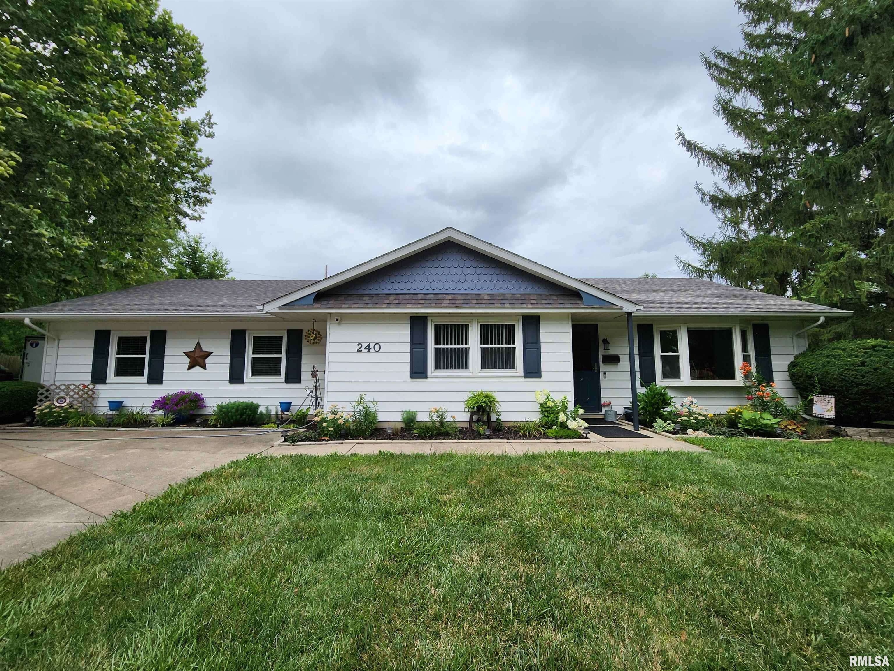 Lincoln, IL 62656,240 WHITE AVE