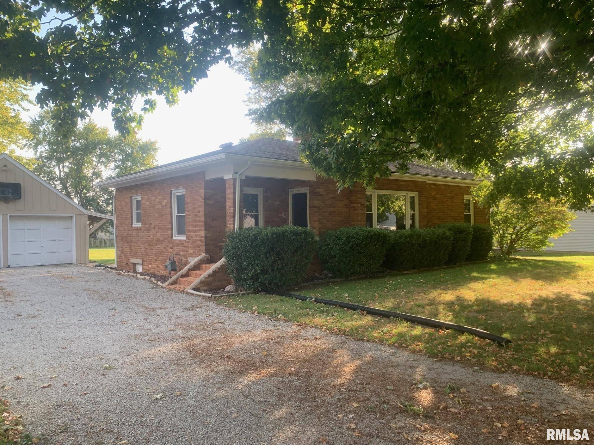 Edinburg, IL 62531,419 W LINCOLN ST