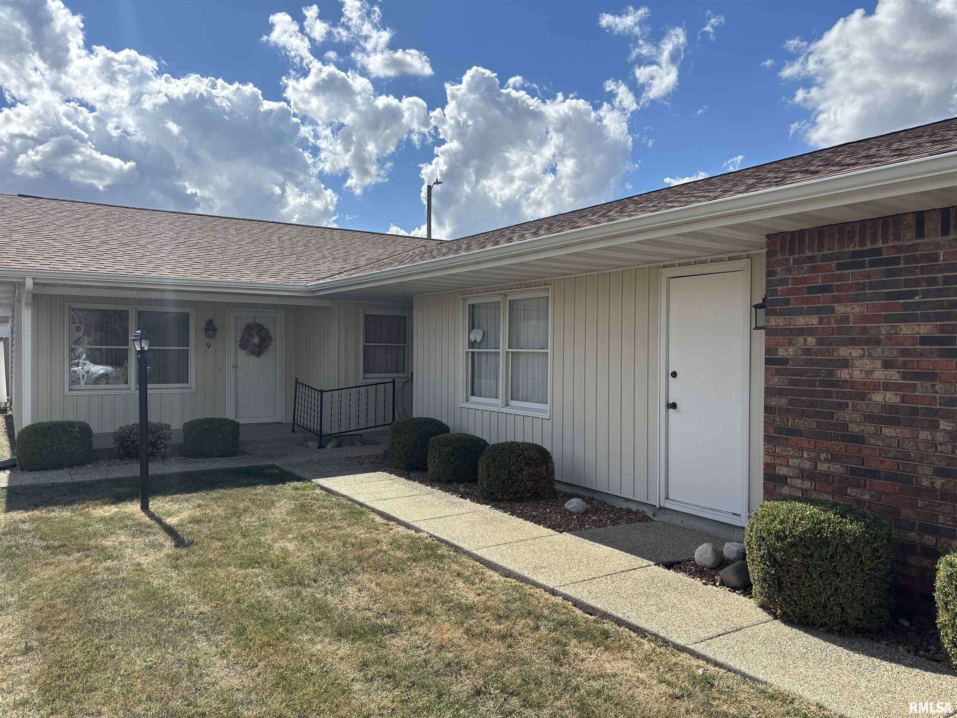 Taylorville, IL 62568,100 Heights AVE #9