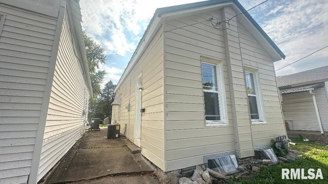 Quincy, IL 62301,1108 ADAMS ST