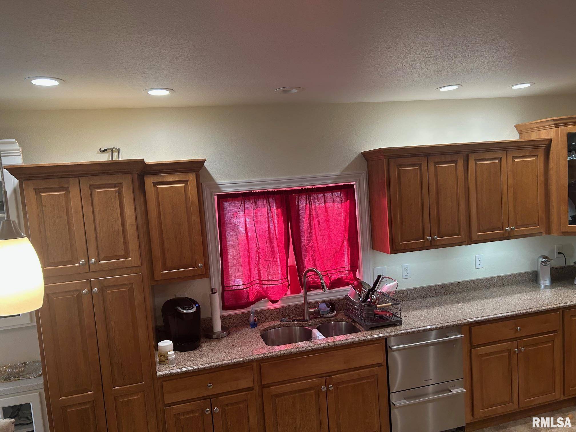 Taylorville, IL 62568,708 W MARKET ST