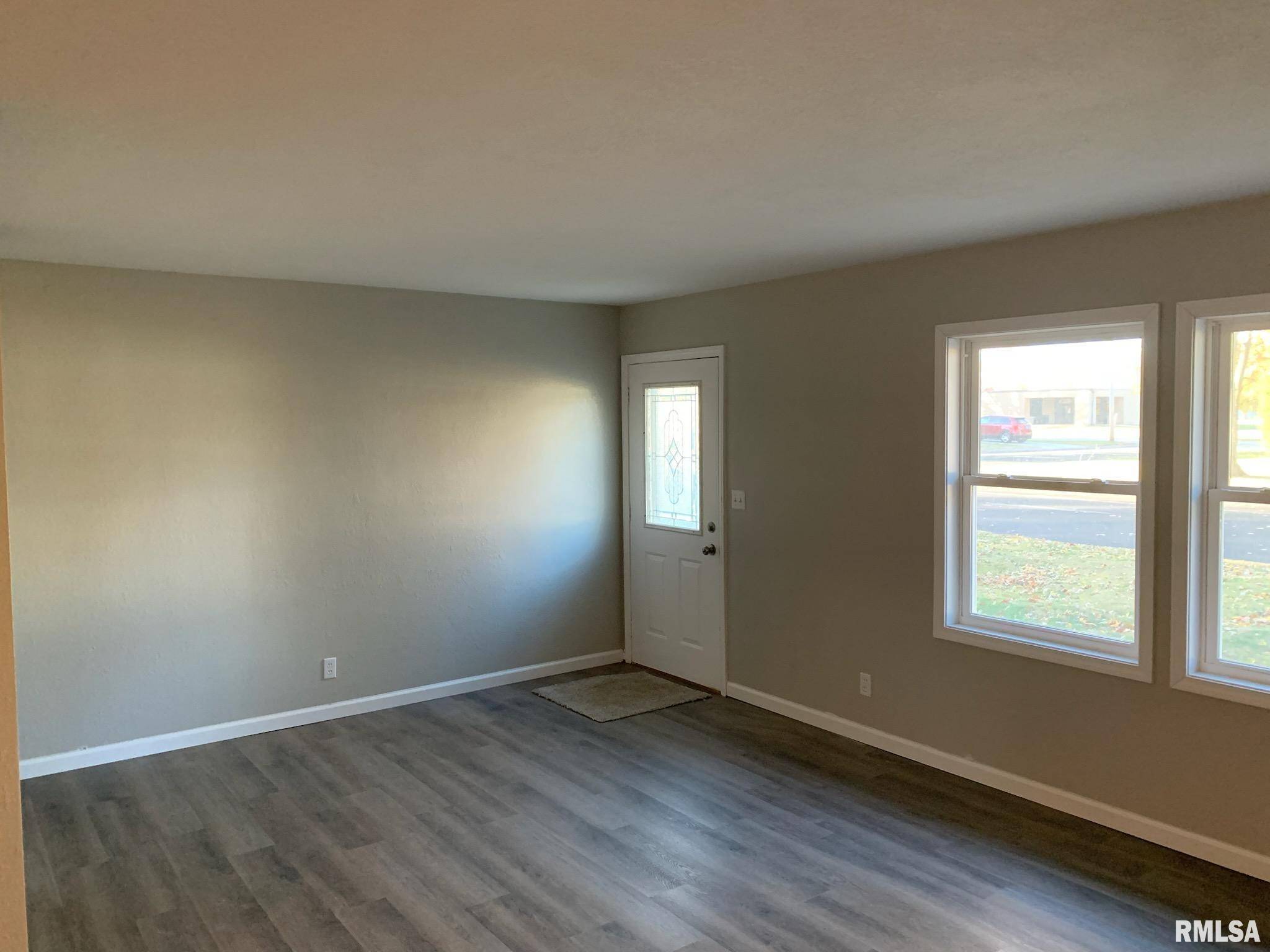 Monmouth, IL 61462,1303 LINCOLN RD