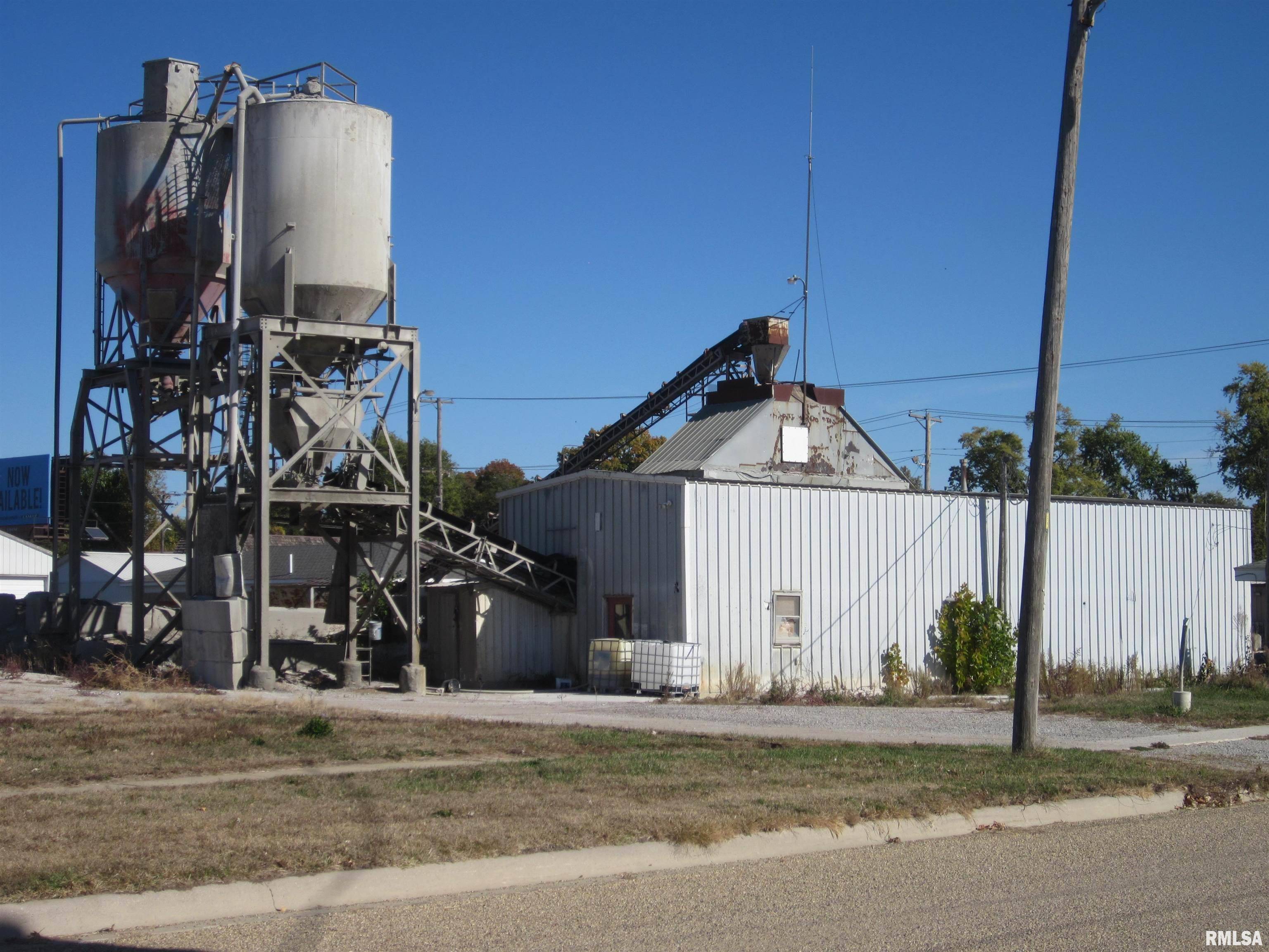 Mason City, IL 62664-000,210 E ELM ST