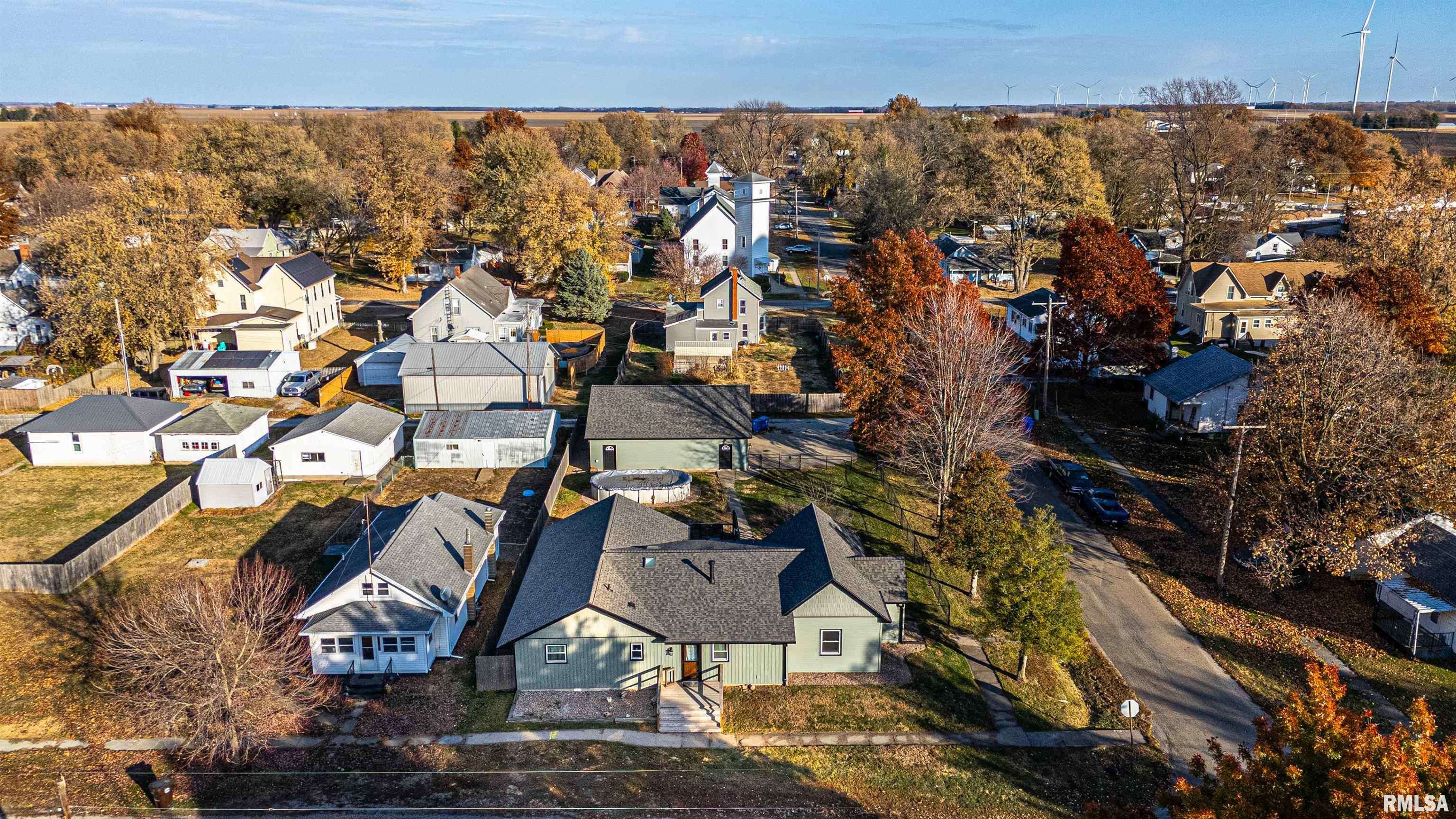 New Holland, IL 62671,201 W DELAVAN ST