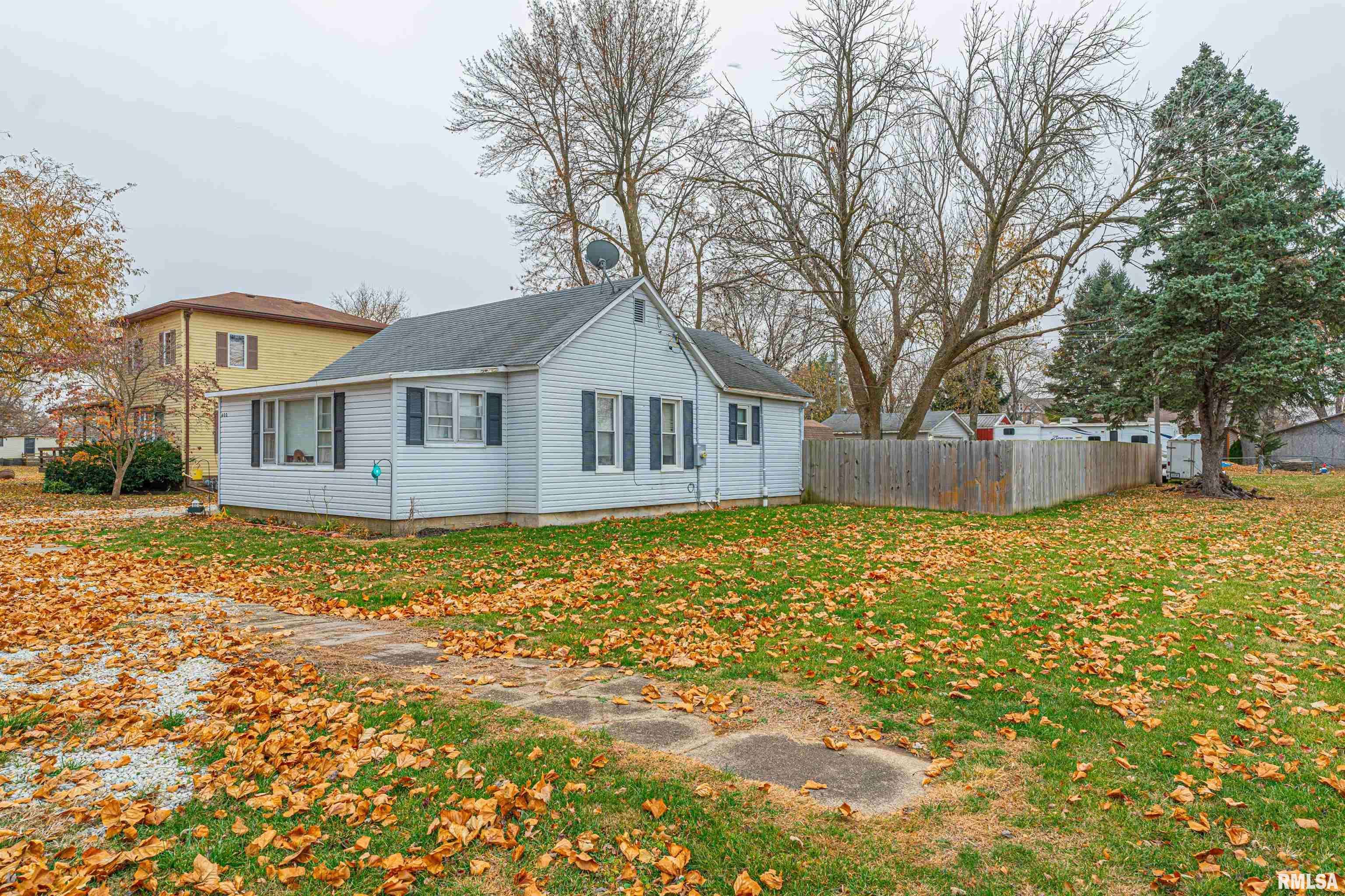 New Holland, IL 62671,400 N LOGAN ST