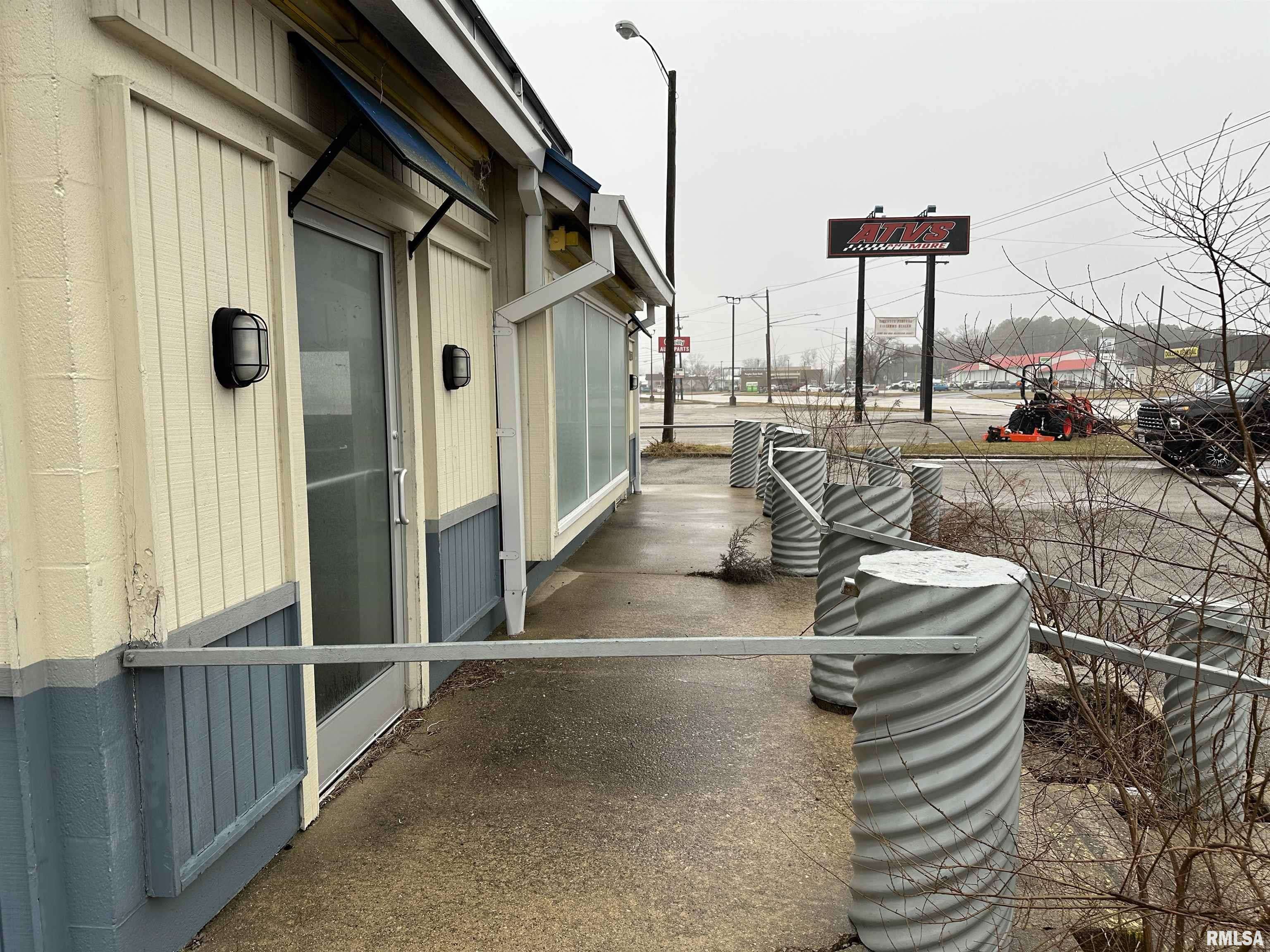 Salem, IL 62881,1207 W MAIN ST
