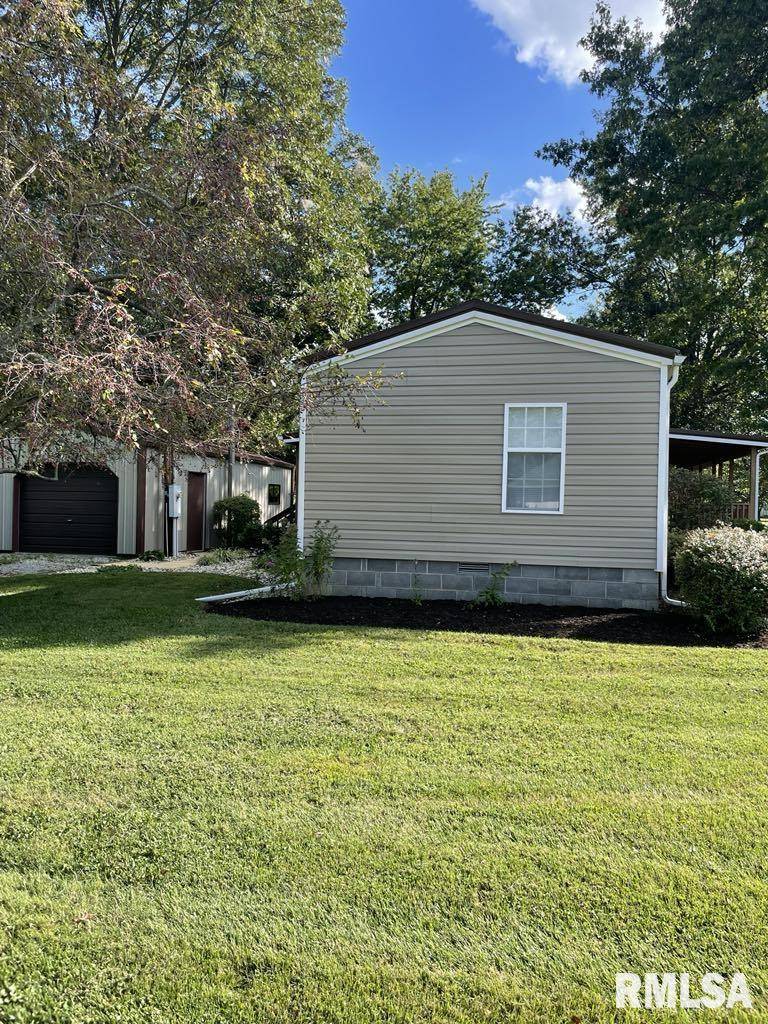 Sesser, IL 62885,503 E MATTHEW ST