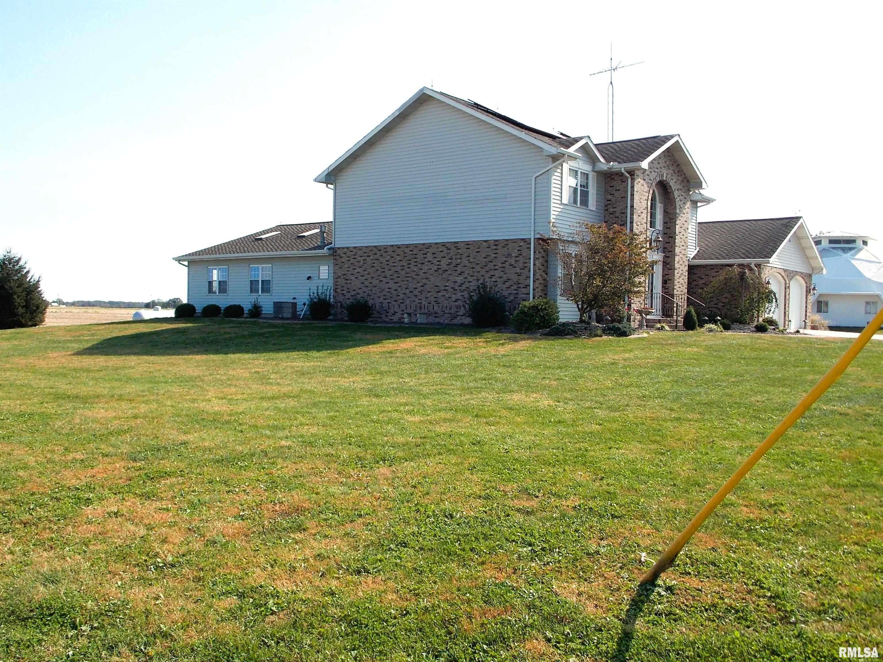 Hoffman, IL 62250,210 N CHERRY ST