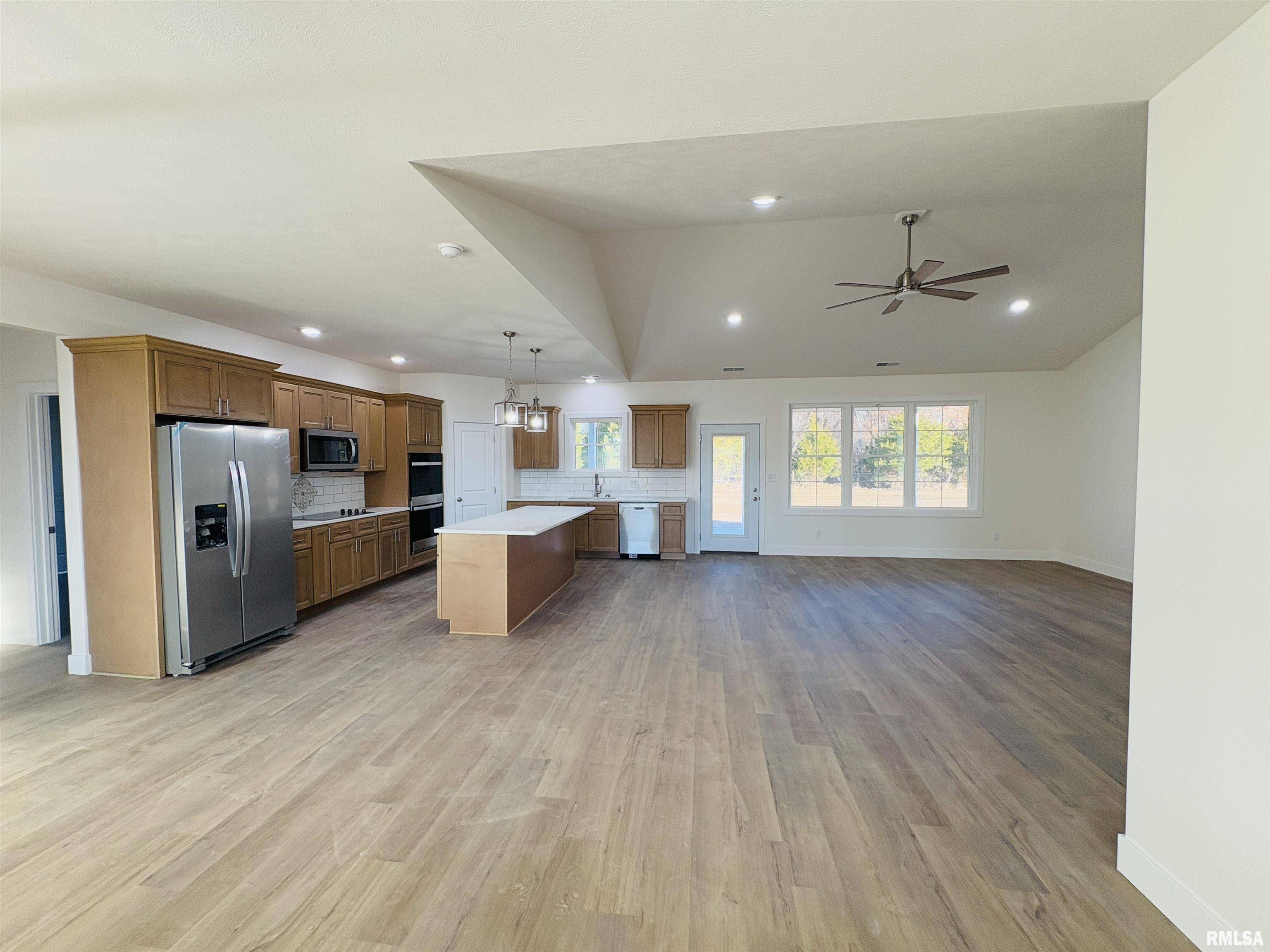 Carterville, IL 62918,853 Castle Rock LN