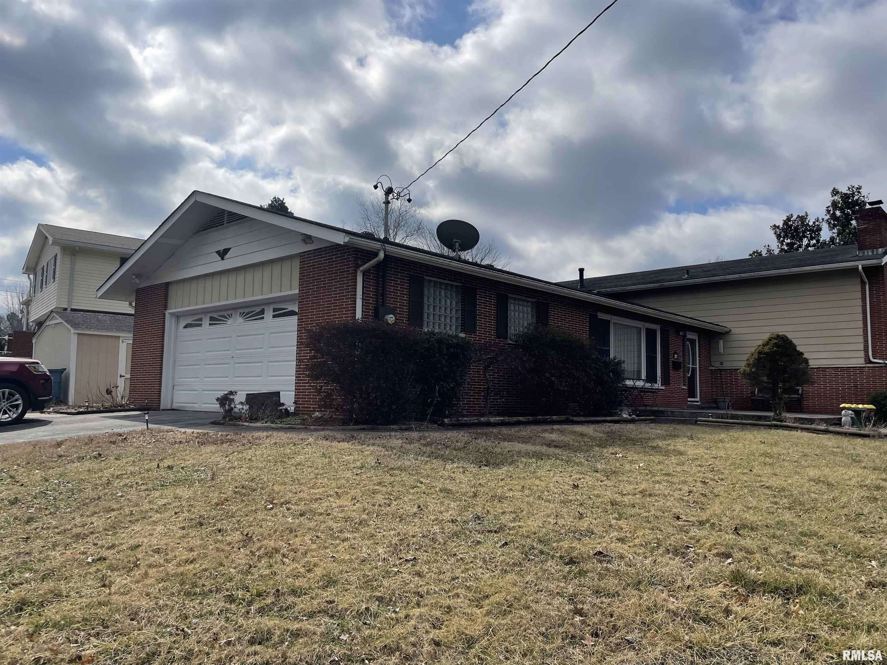 Anna, IL 62906,217 APPLE LN