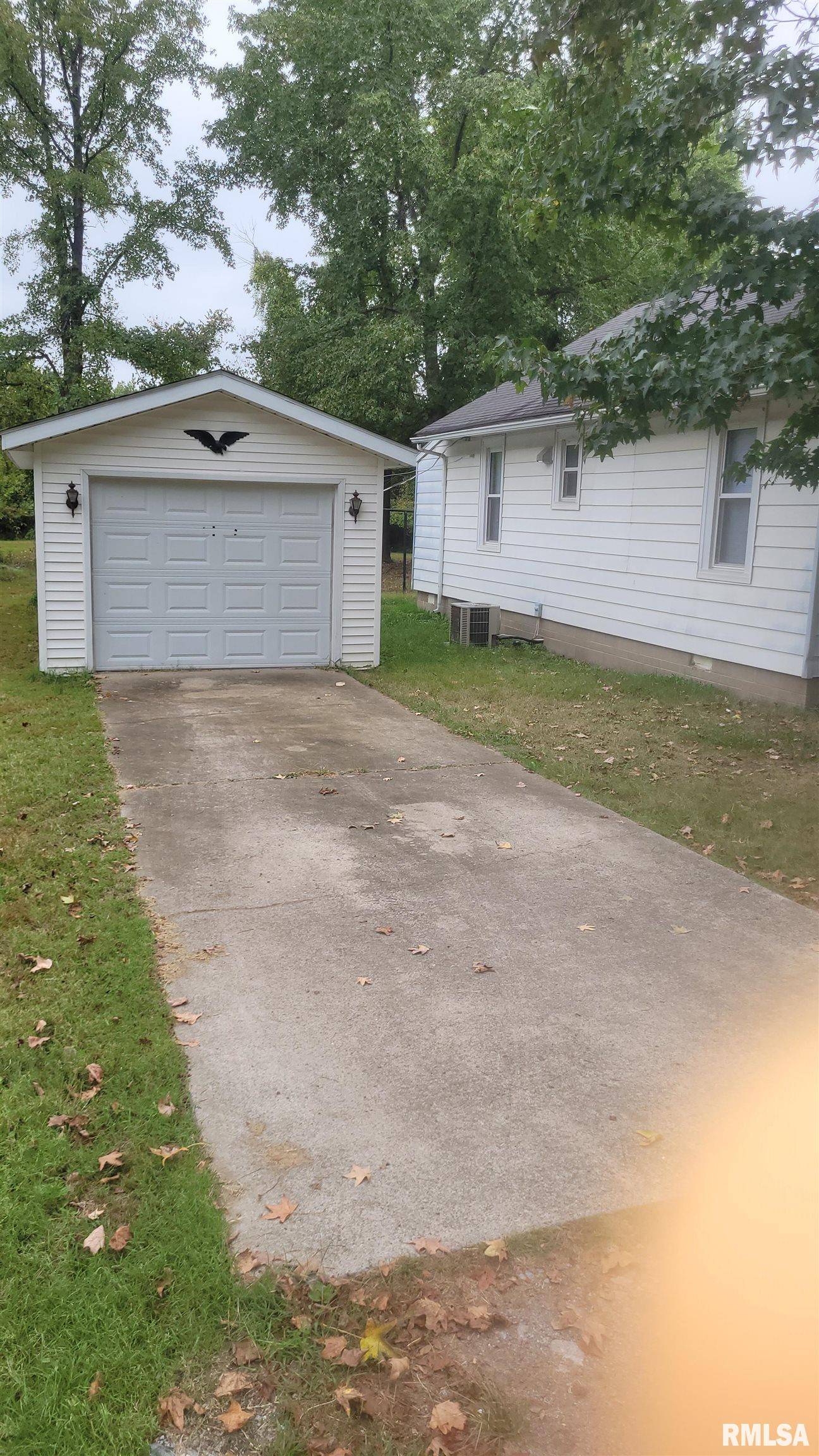Herrin, IL 62948,211 W BRYAN ST
