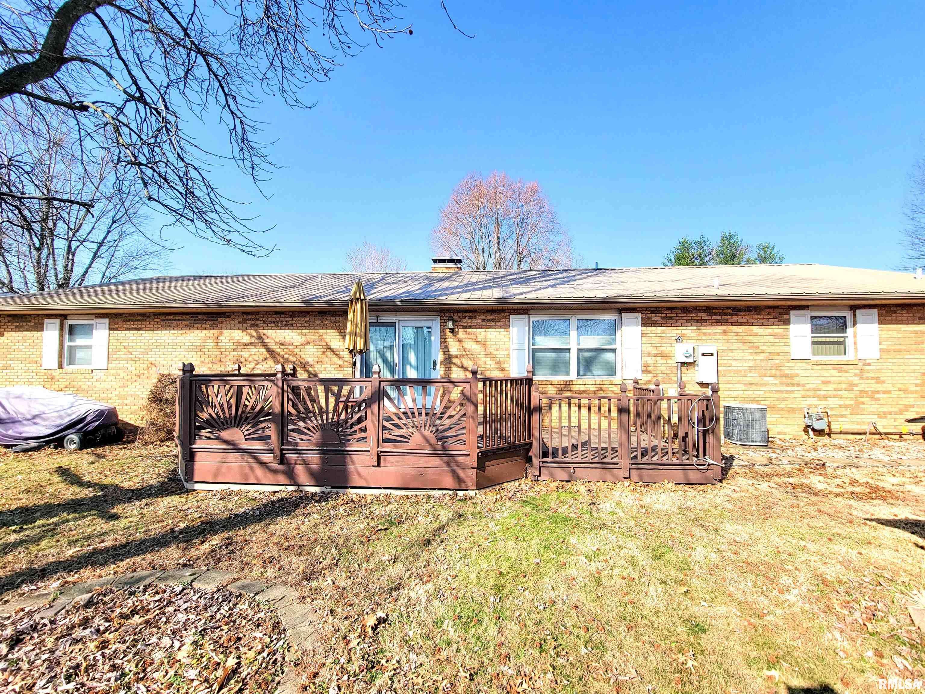 Salem, IL 62881,302 Country Club Estates DR