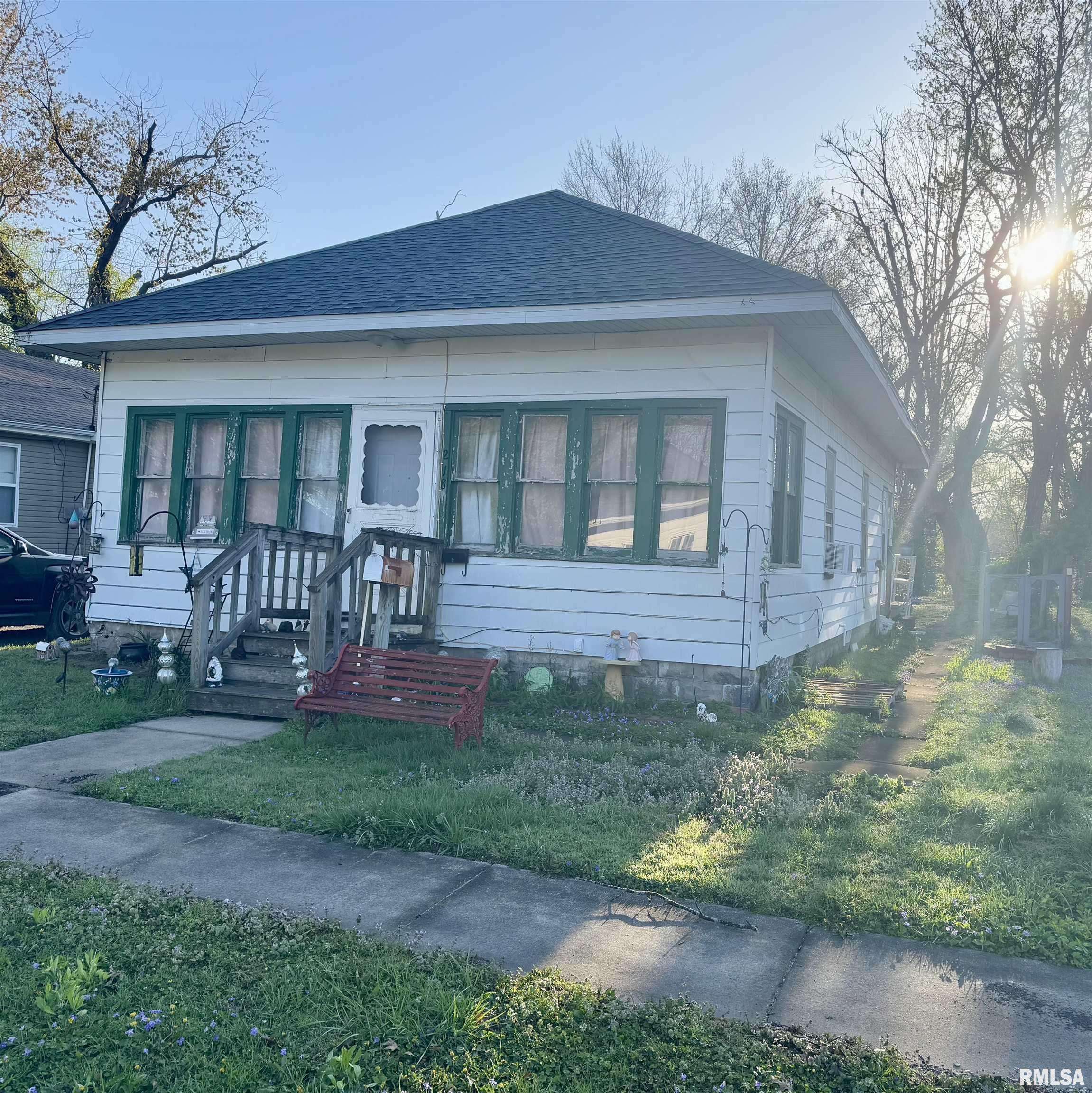 Salem, IL 62881,218 S VINCENT ST