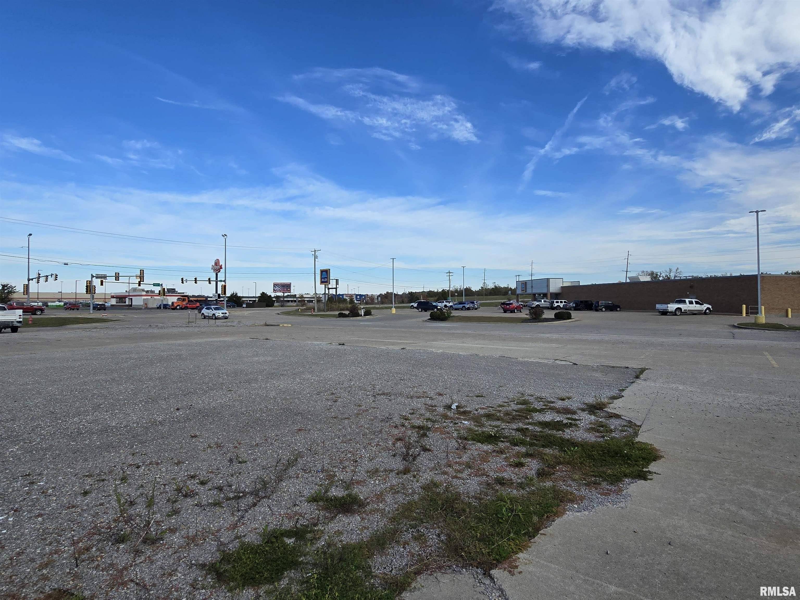 Harrisburg, IL 62946,630 N COMMERCIAL ST