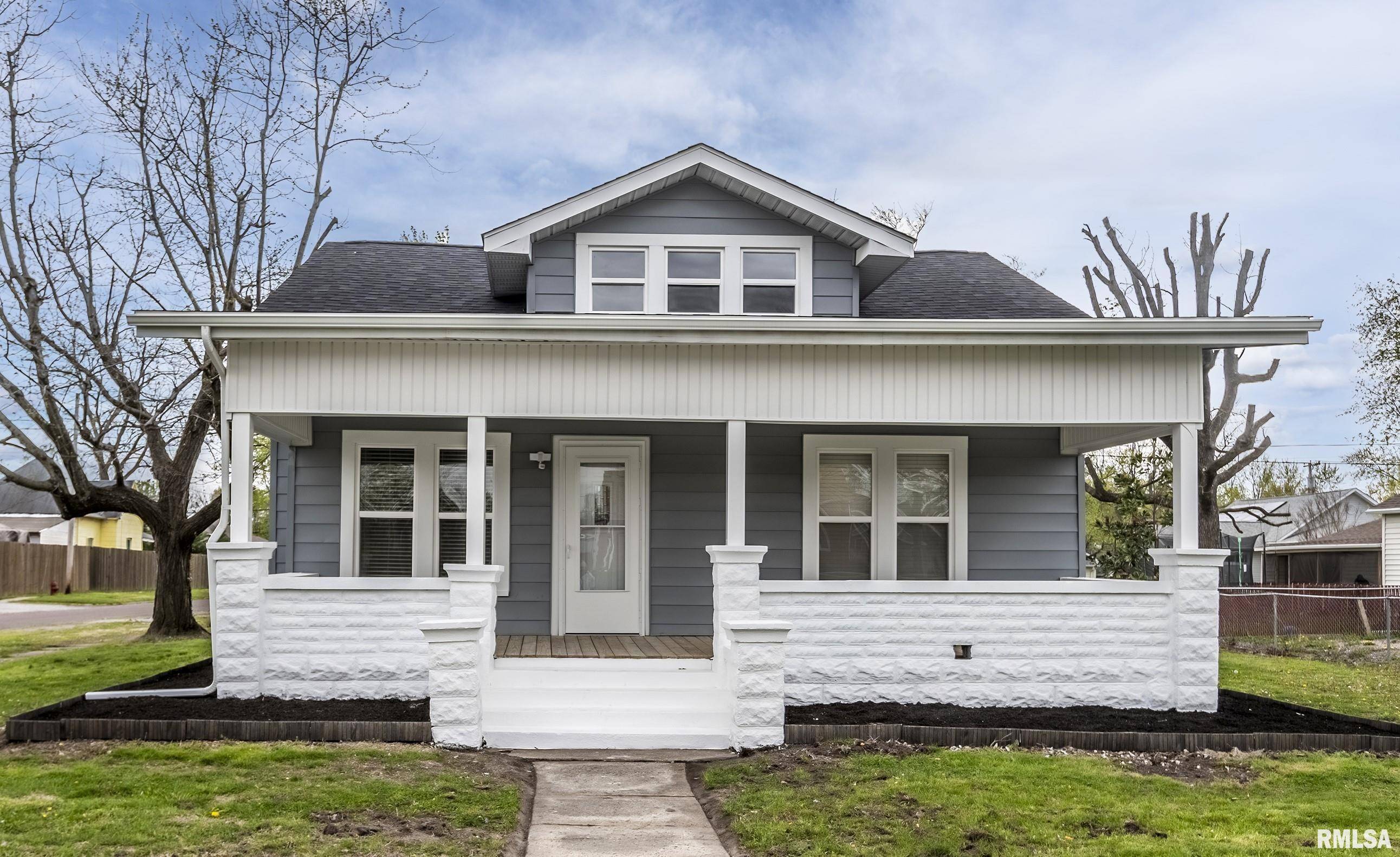 West Frankfort, IL 62896,810 E MAIN ST