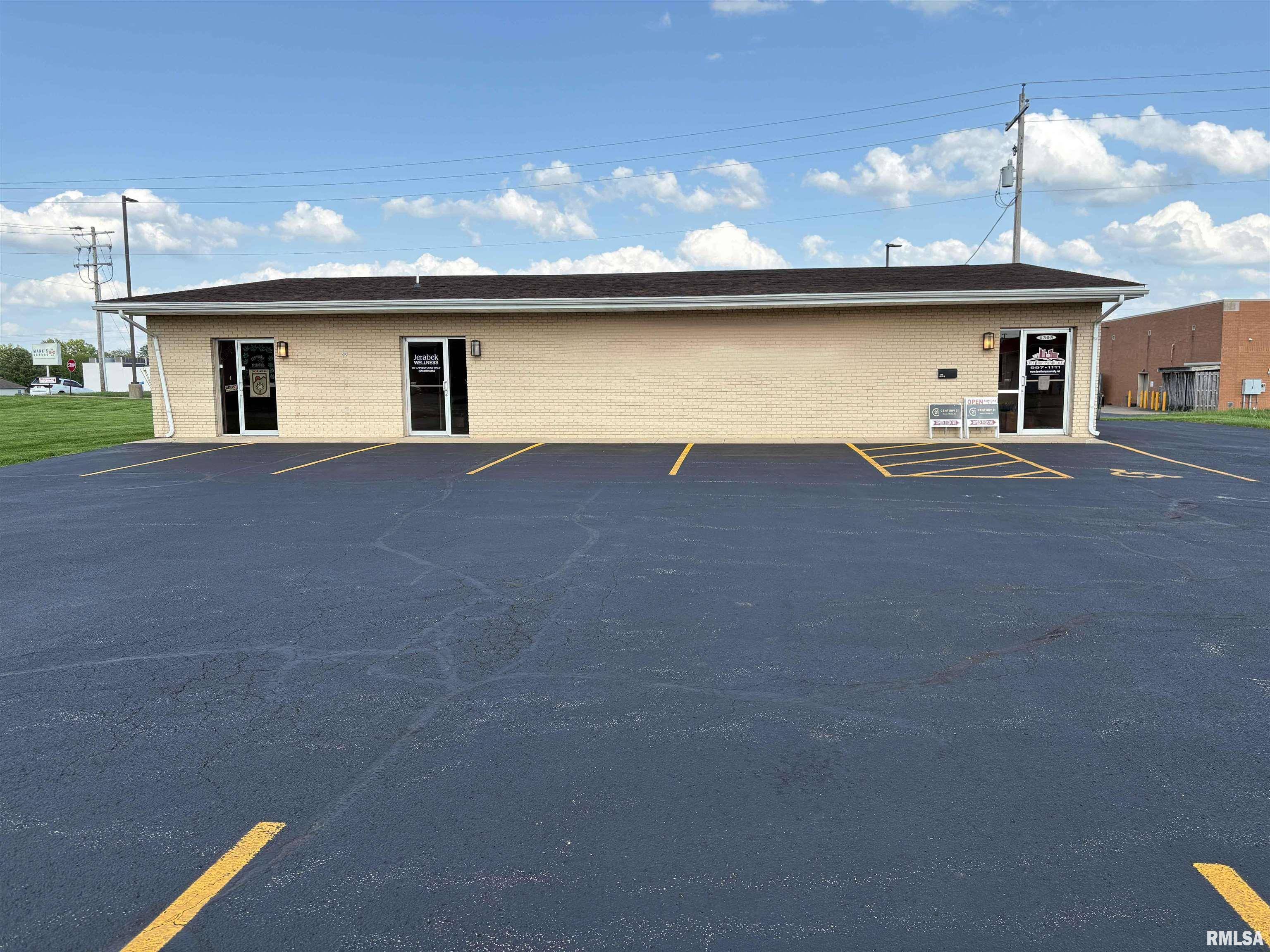 Marion, IL 62959,1305 N Carbon ST