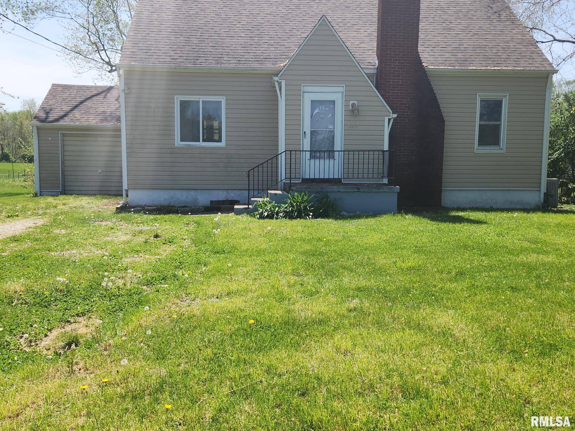 Centralia, IL 62801,1007 W 7TH ST