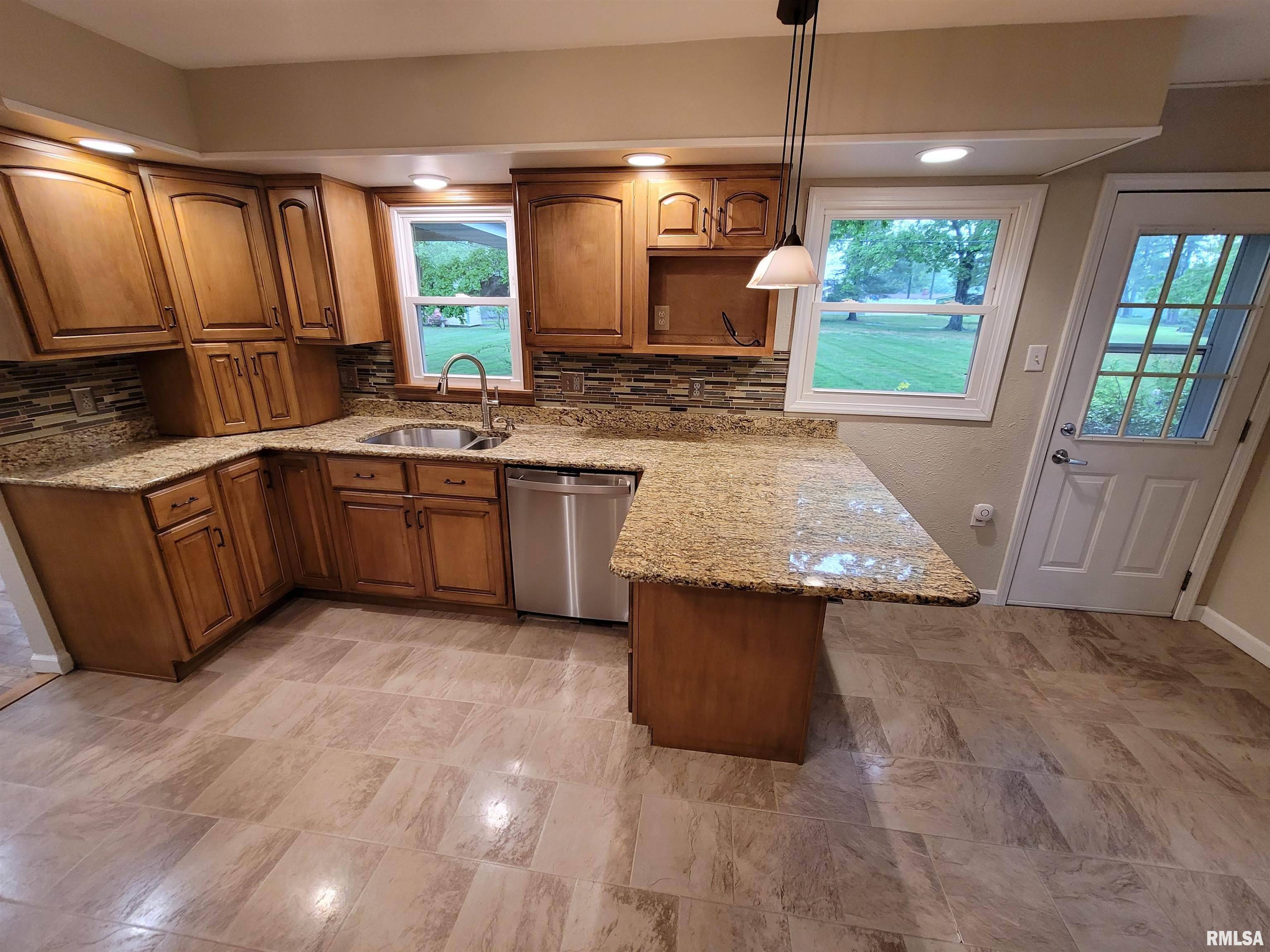 Salem, IL 62881,219 Oak Tree AVE