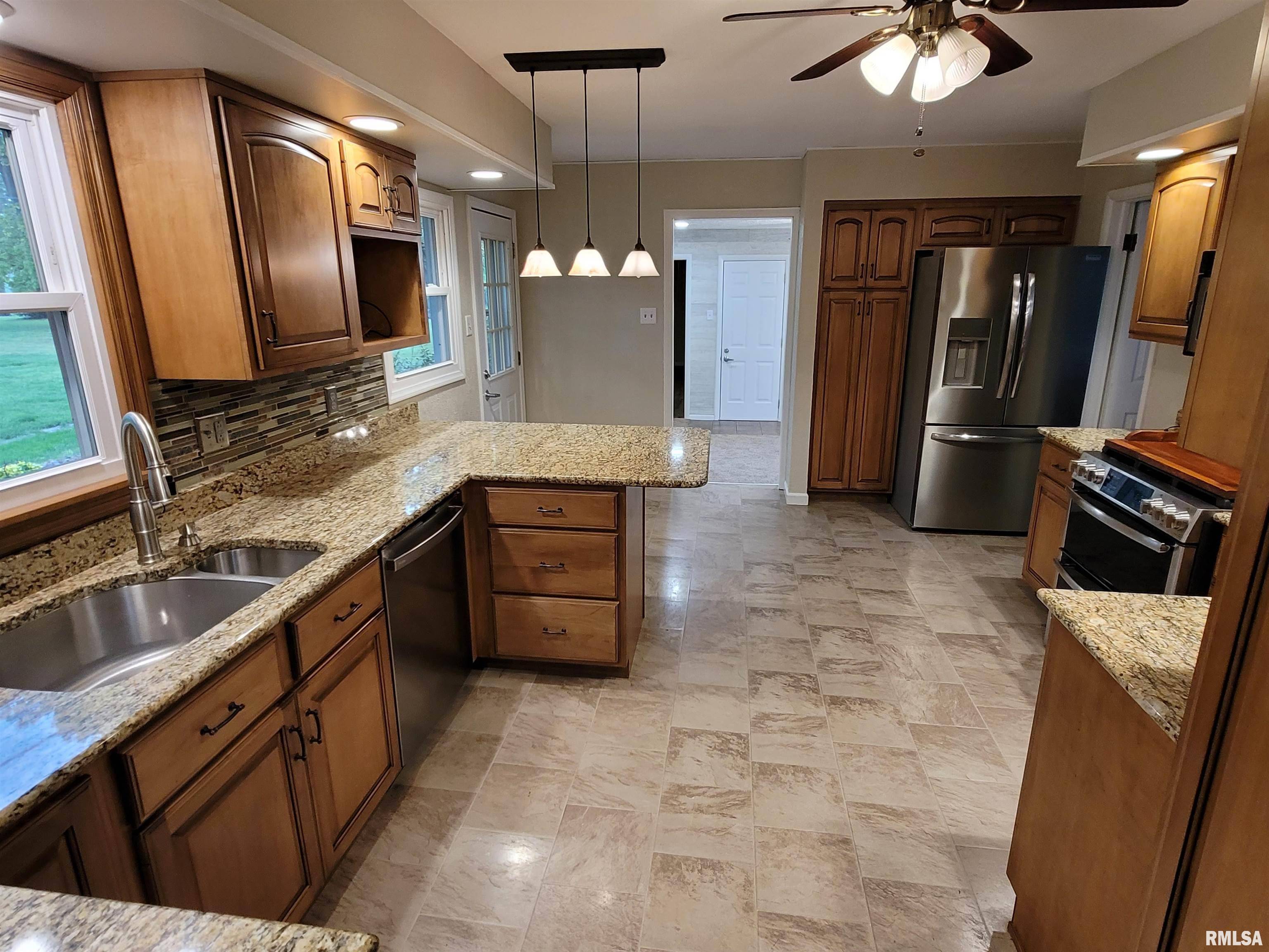 Salem, IL 62881,219 Oak Tree AVE