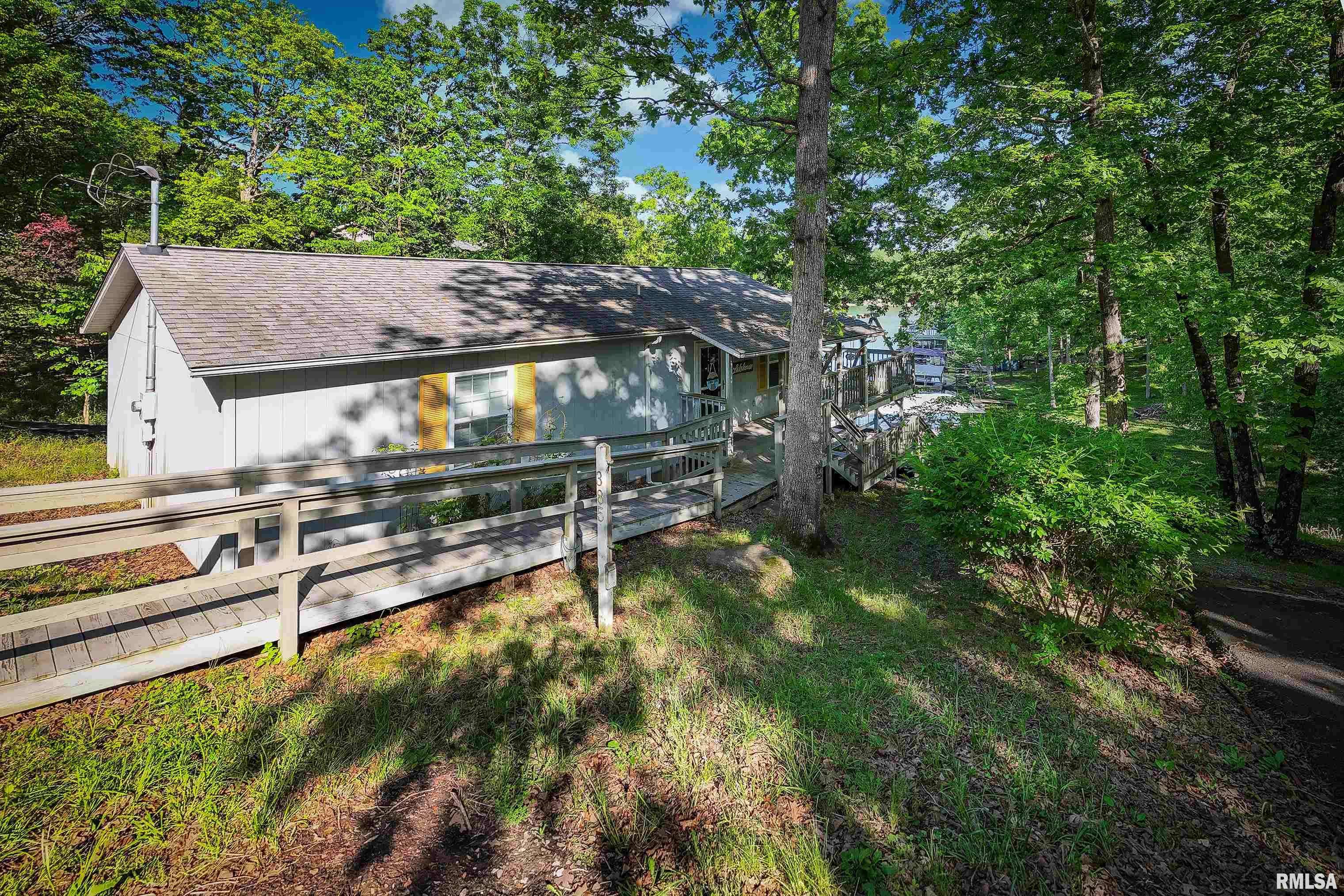 Goreville, IL 62939,385 S LAKESHORE DR