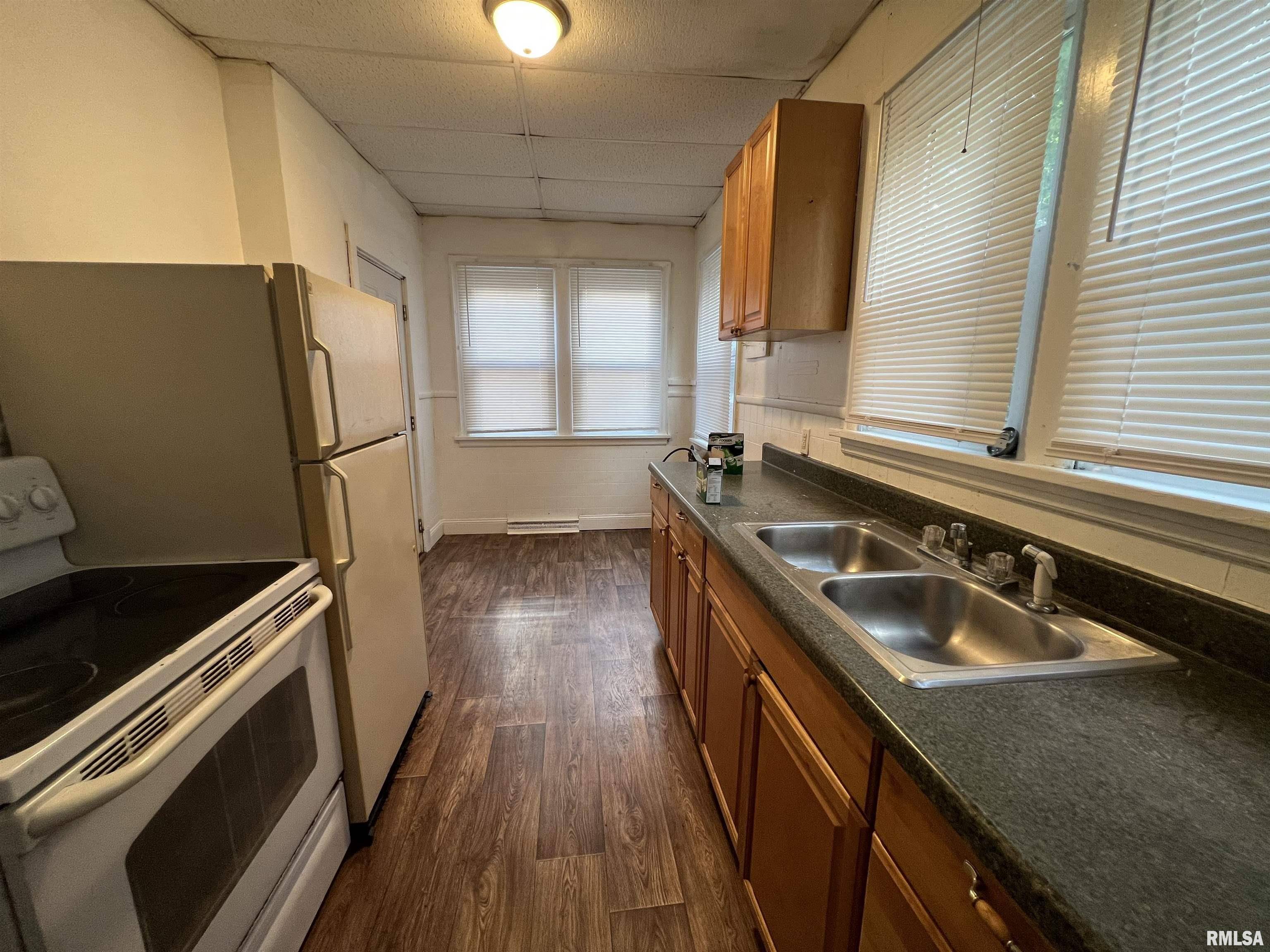Carbondale, IL 62901,404 W ELM ST