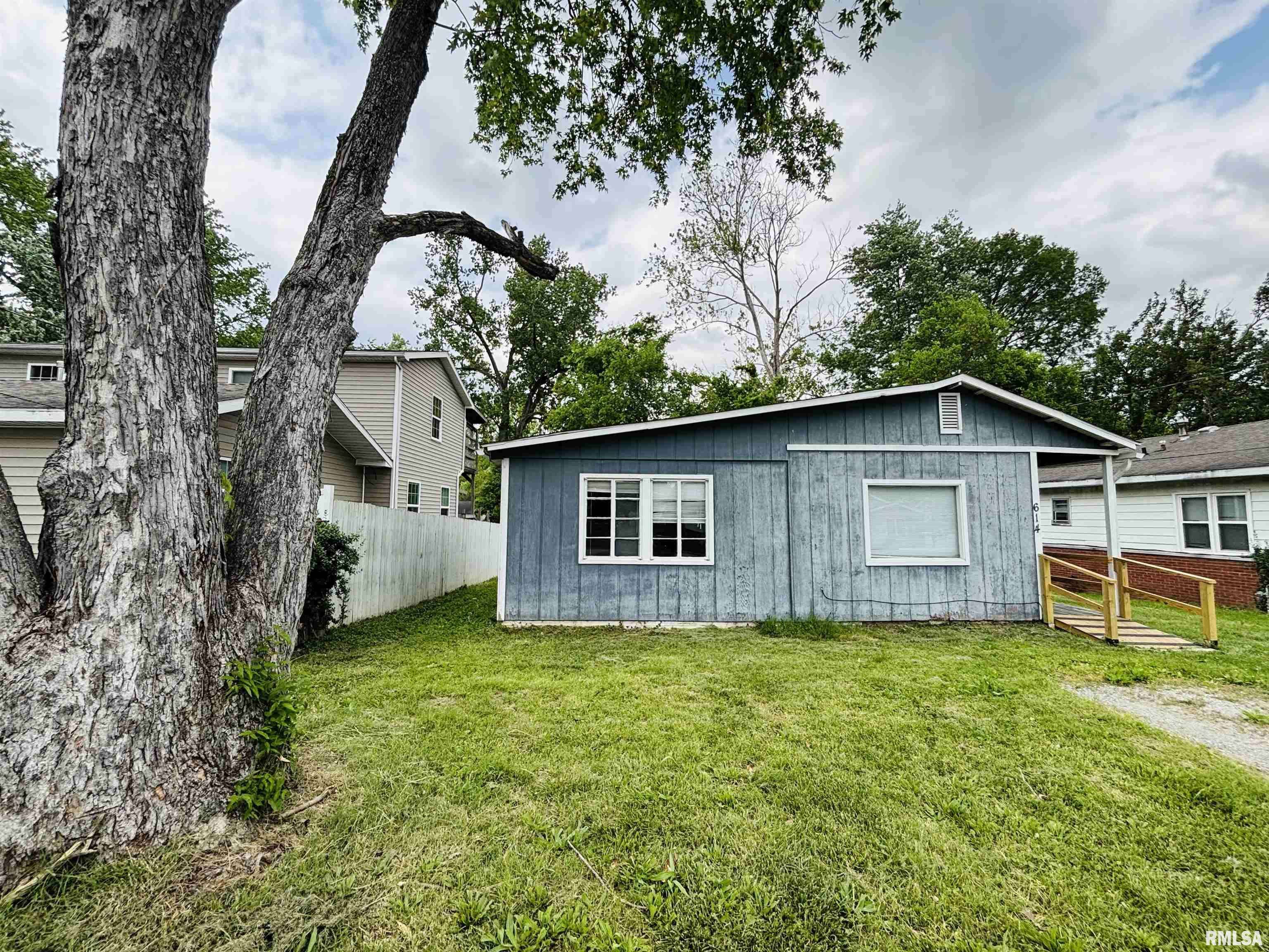 Carbondale, IL 62901,614 W Rigdon ST