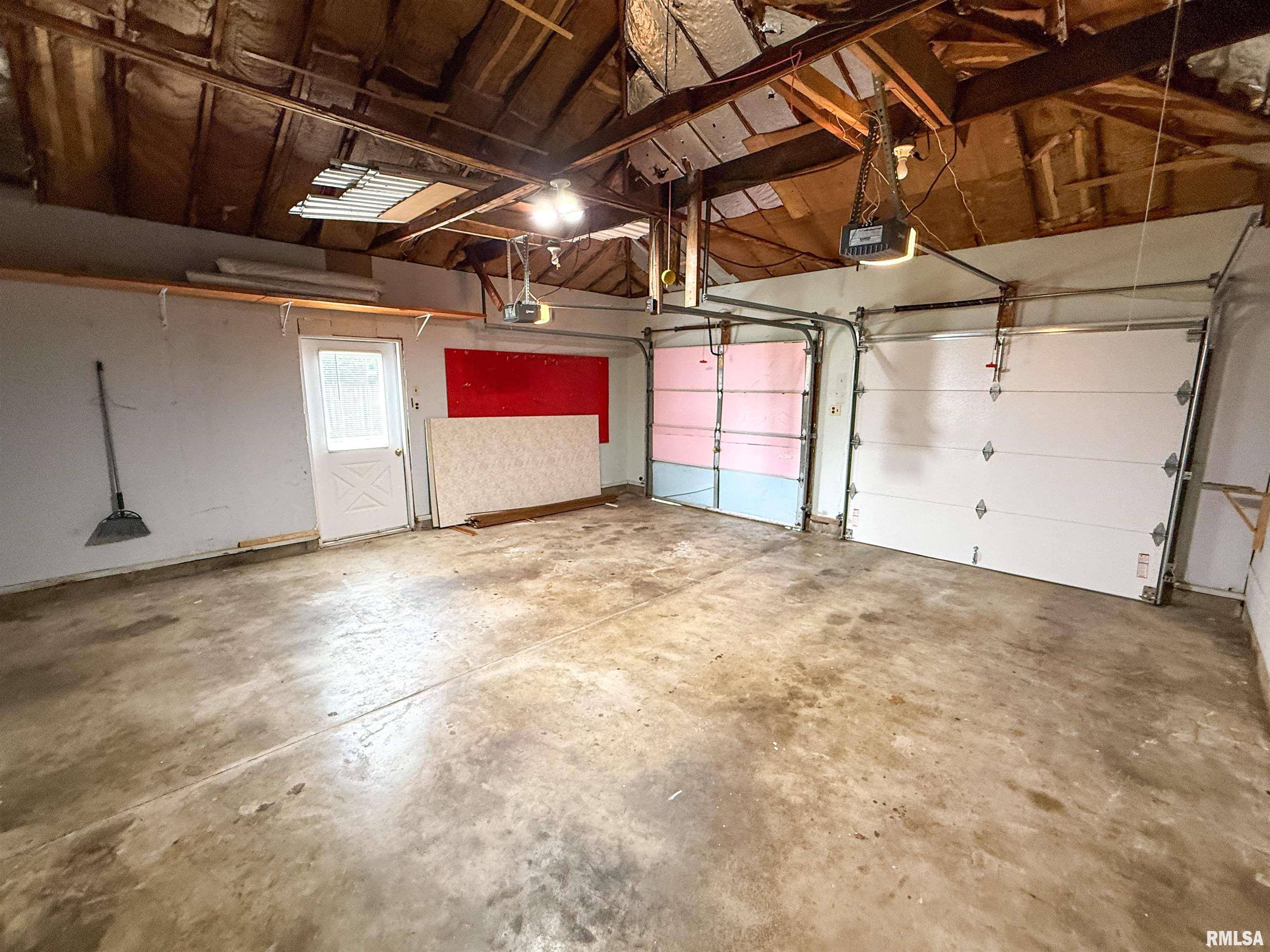 Flora, IL 62839,322 OAK ST