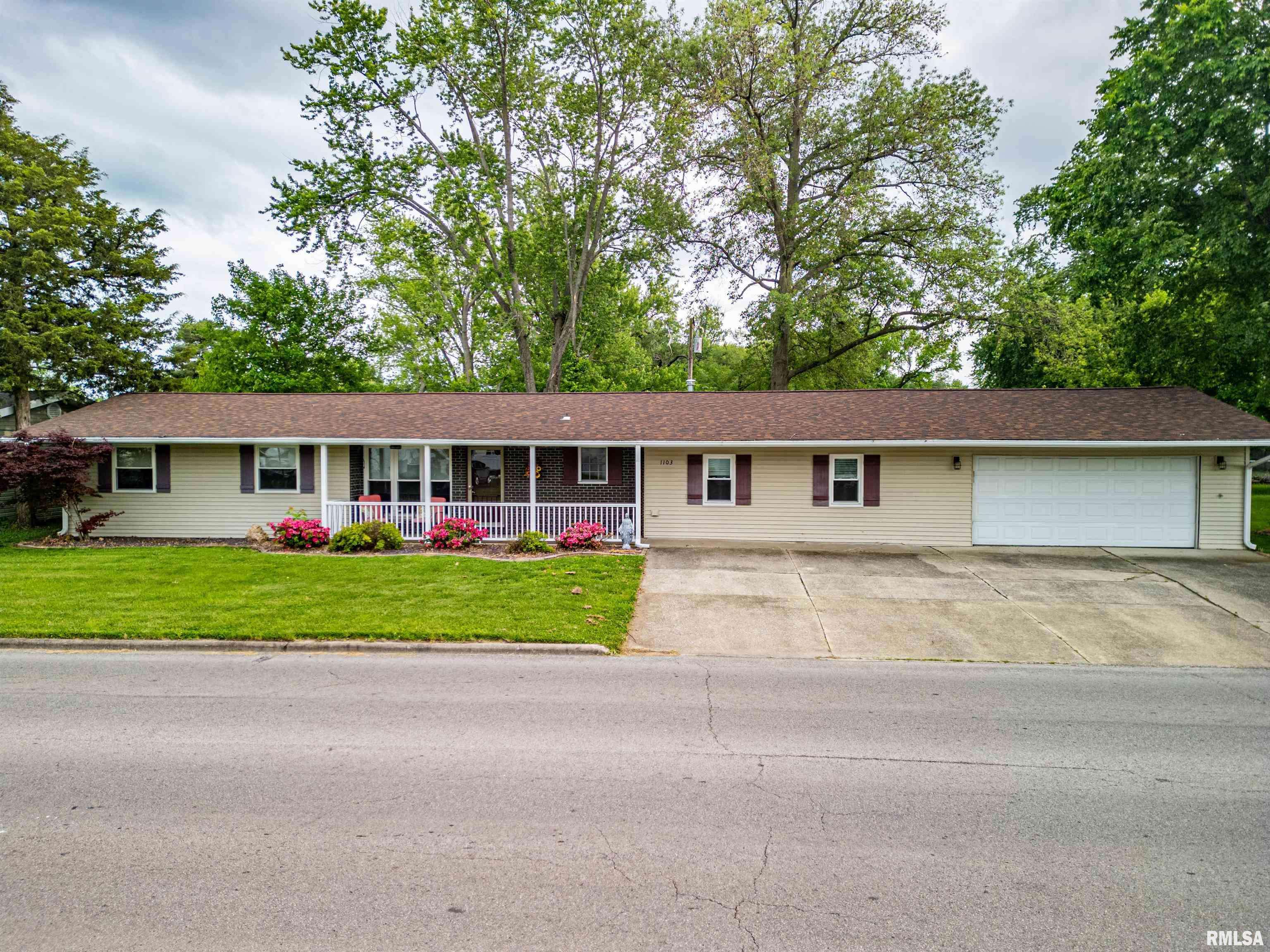 Salem, IL 62881,1103 W Boone ST