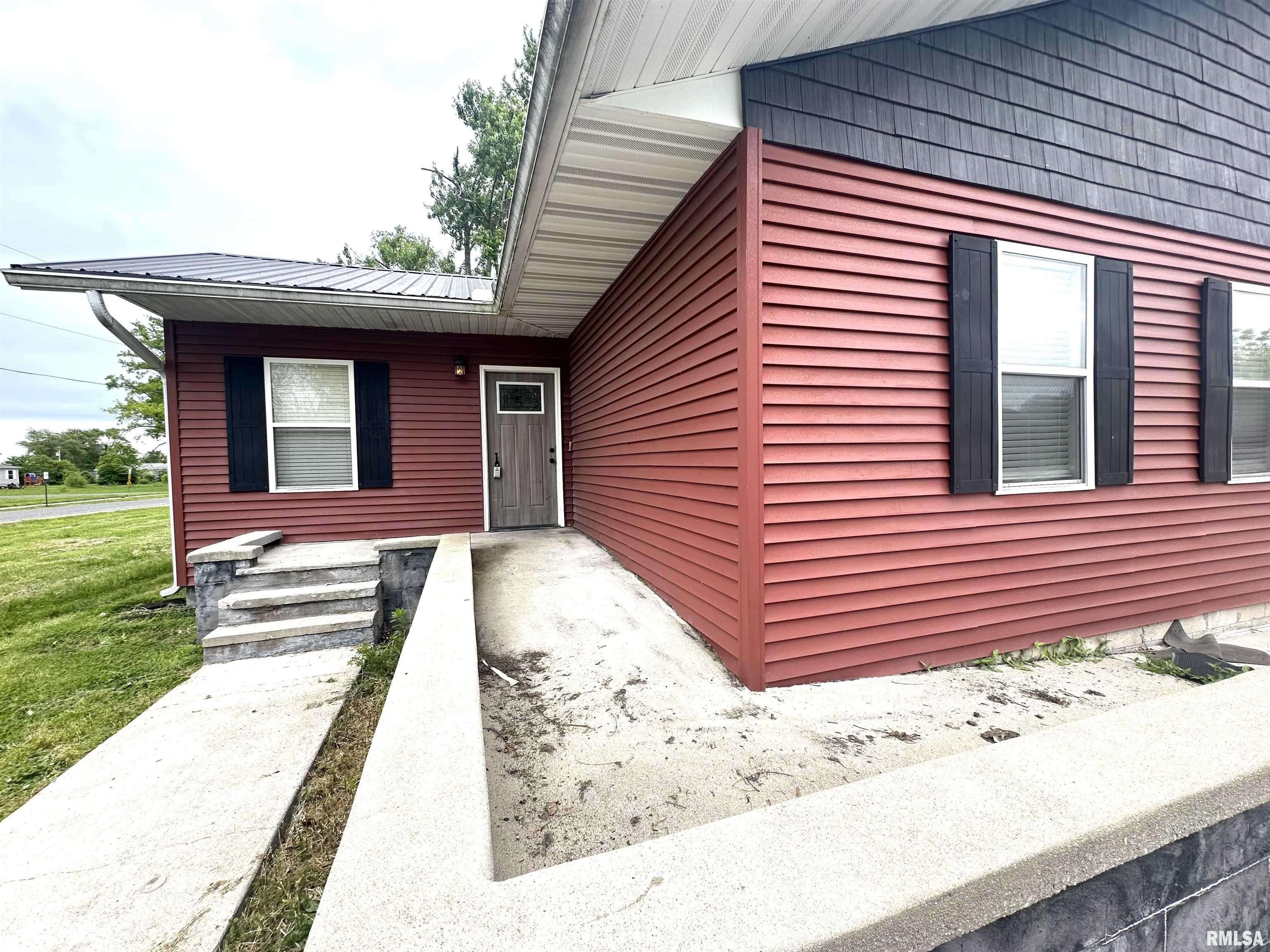 Sandoval, IL 62882,310 E TEXAS AVE