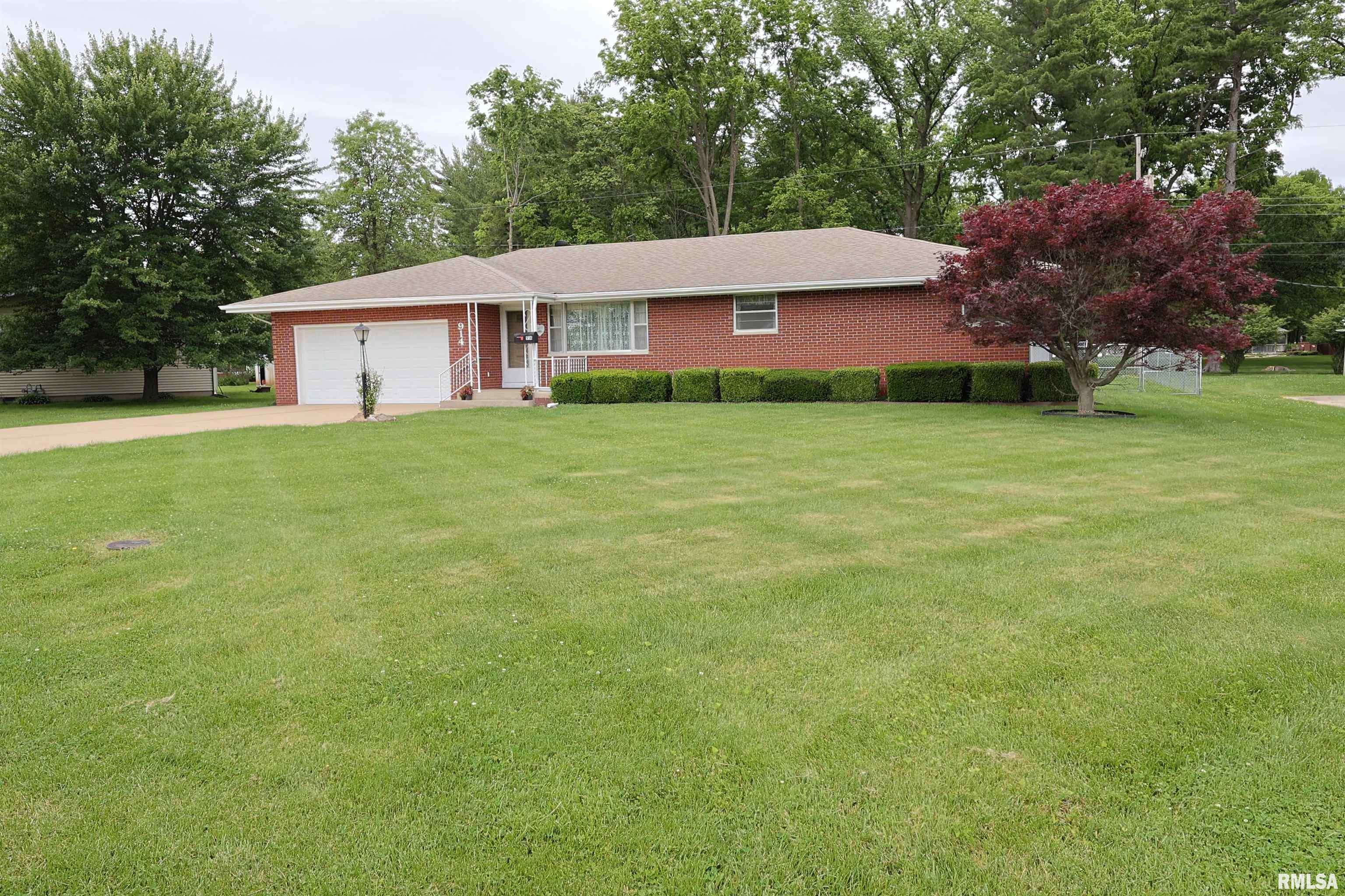 Salem, IL 62881,914 MEADOW LANE