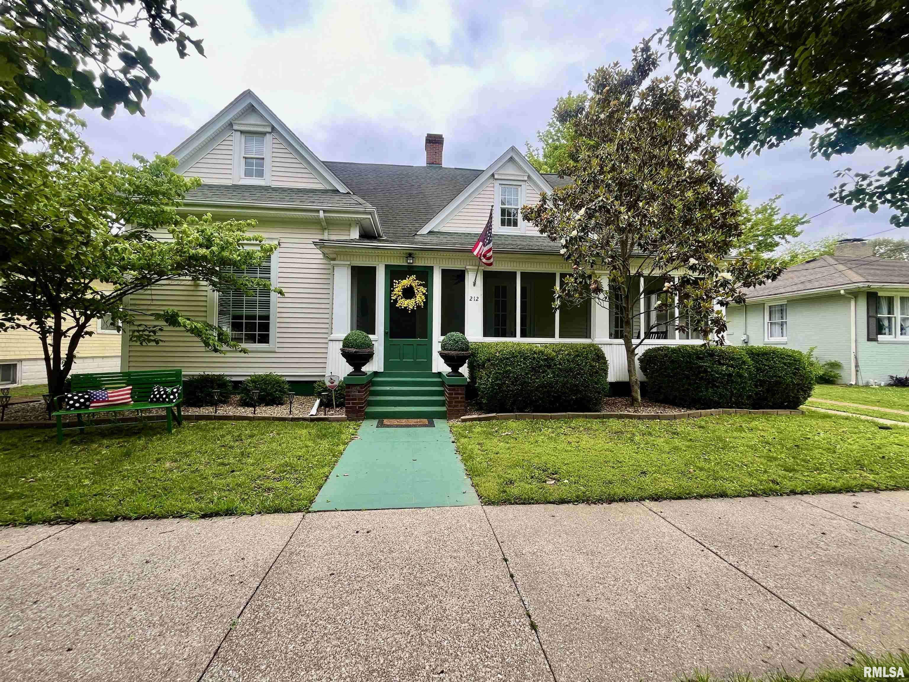 Metropolis, IL 62960,212 E 3RD ST