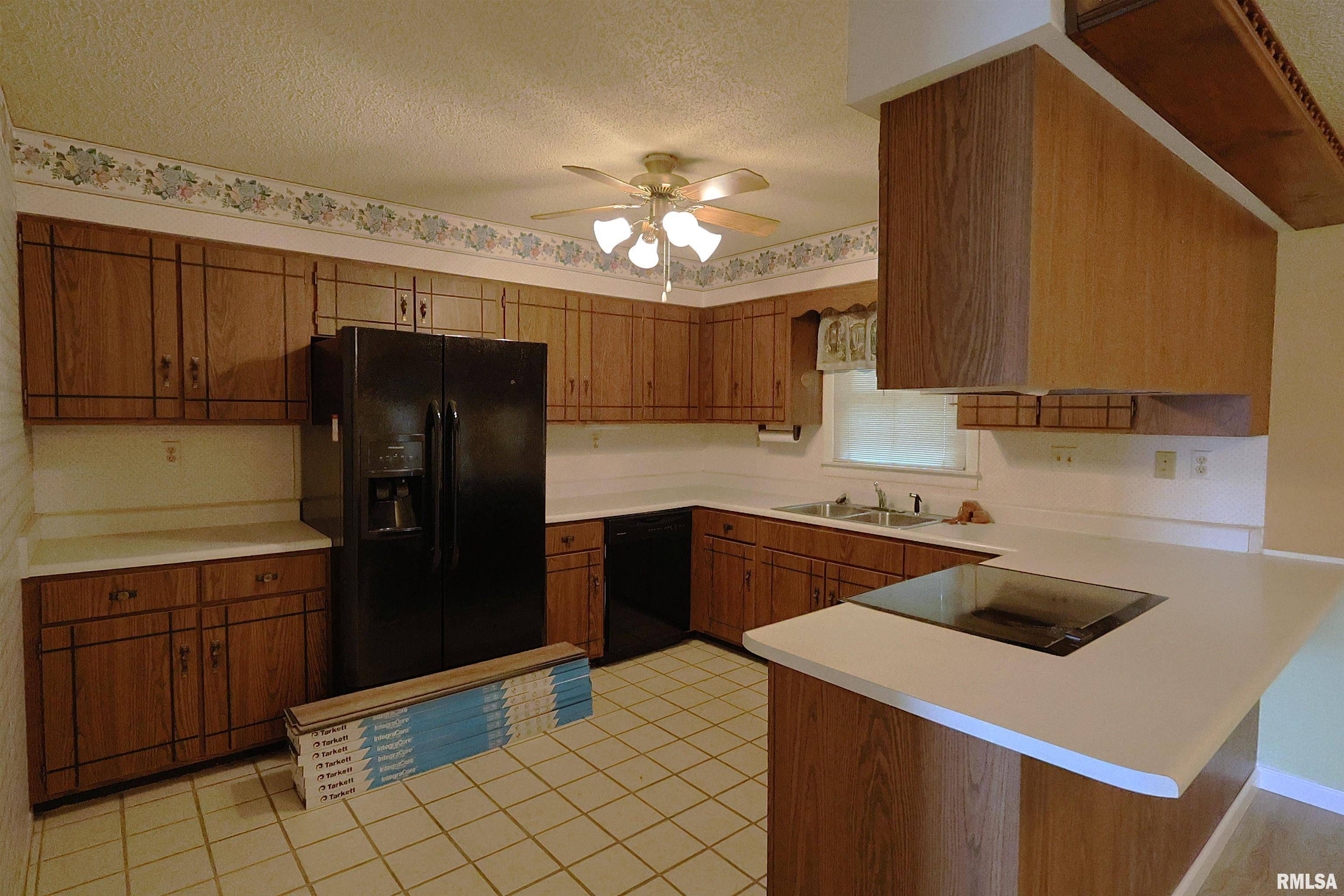 Salem, IL 62881,310 WOODLAND DR