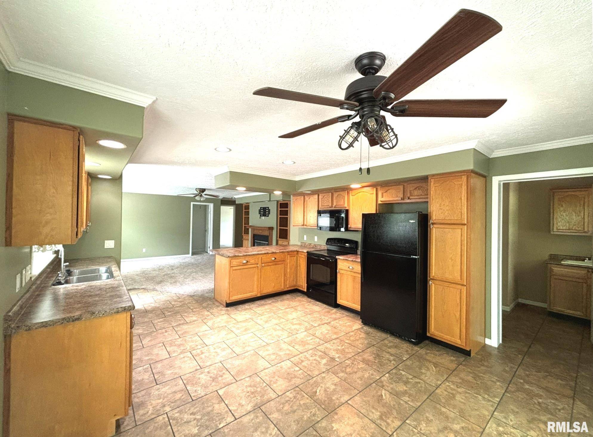 Salem, IL 62881,3271 Selmaville RD
