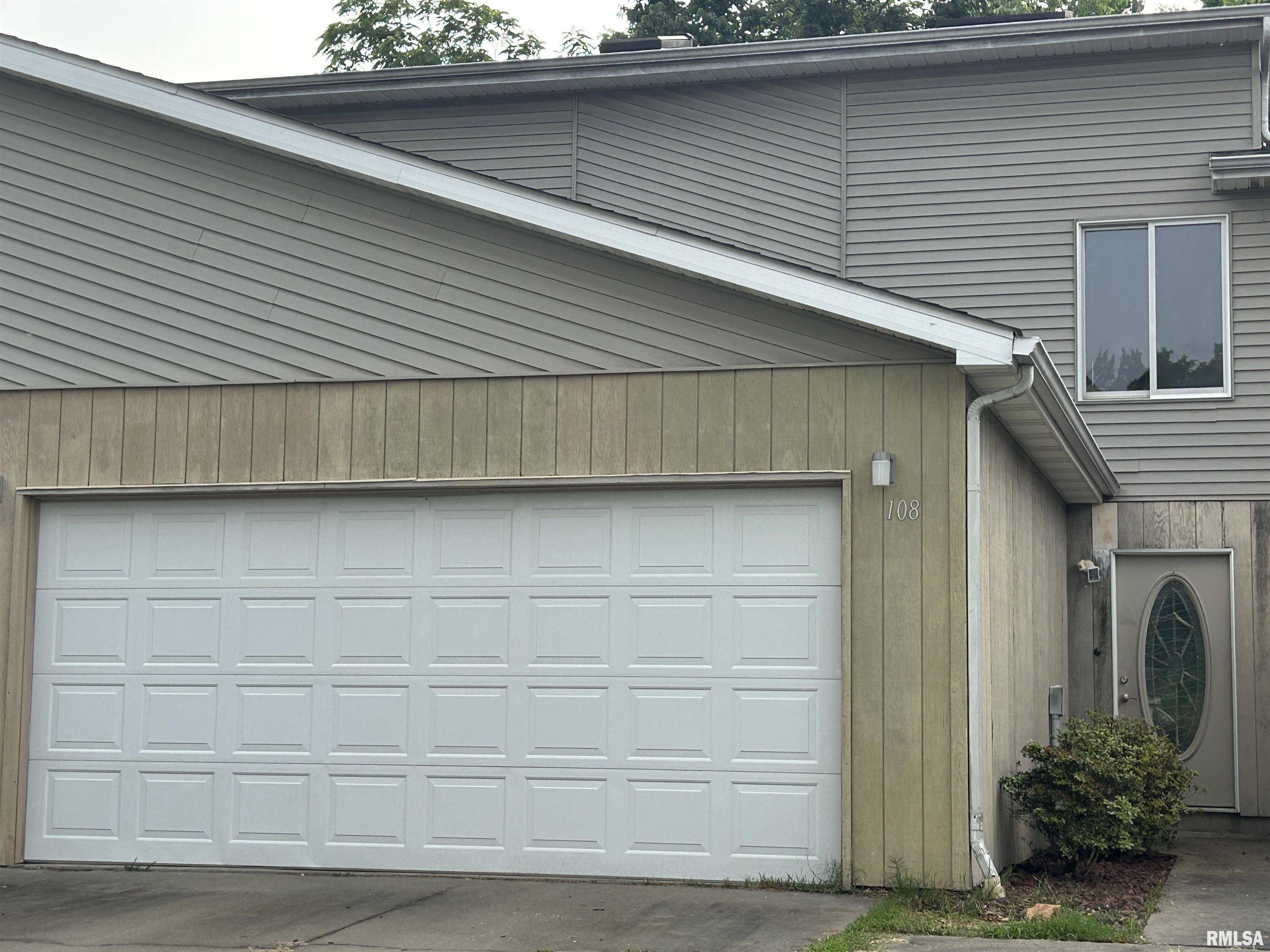 Carbondale, IL 62901,108 N GORDON LN