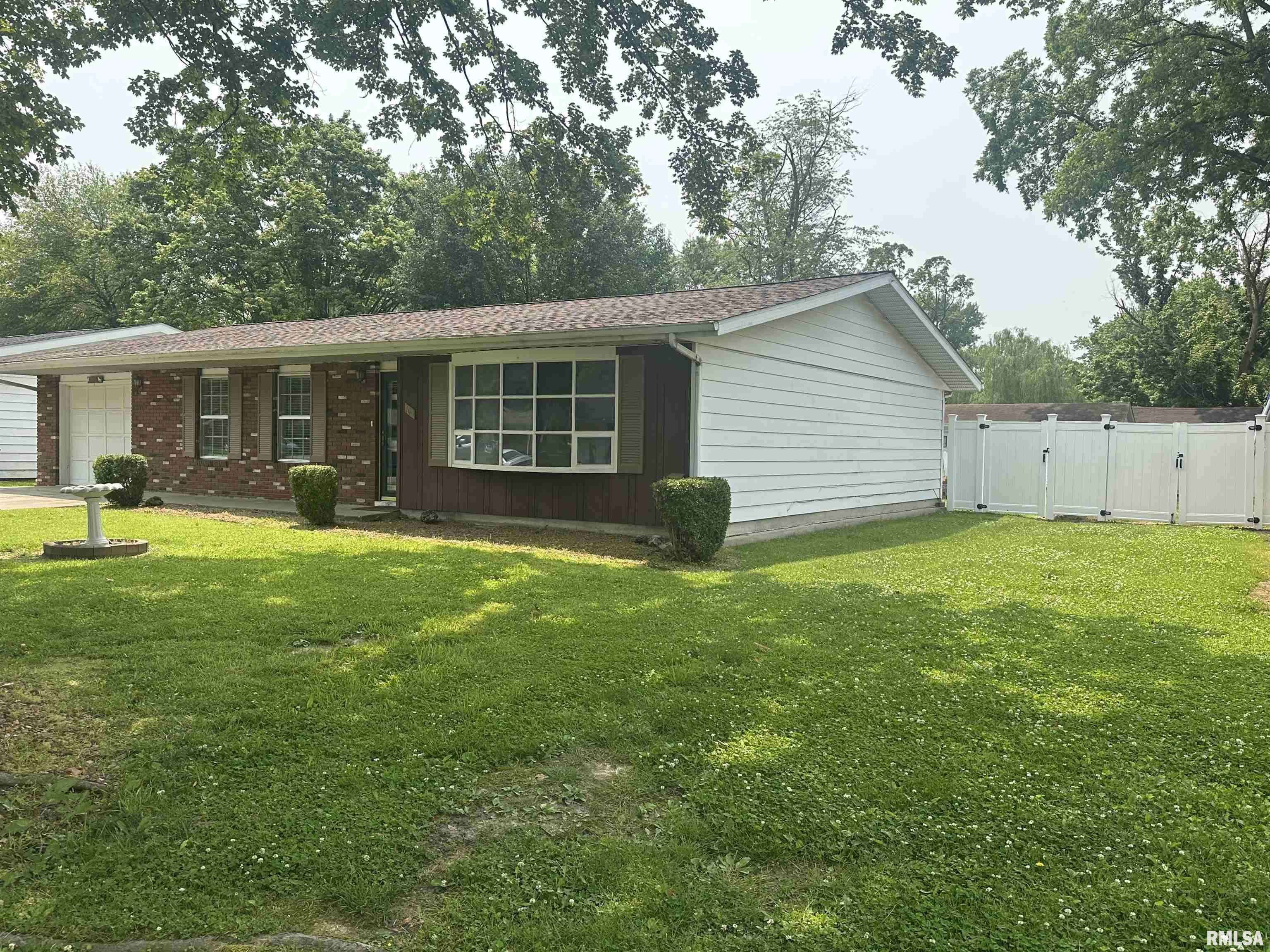 Duquoin, IL 62832,705 TERRACE DR