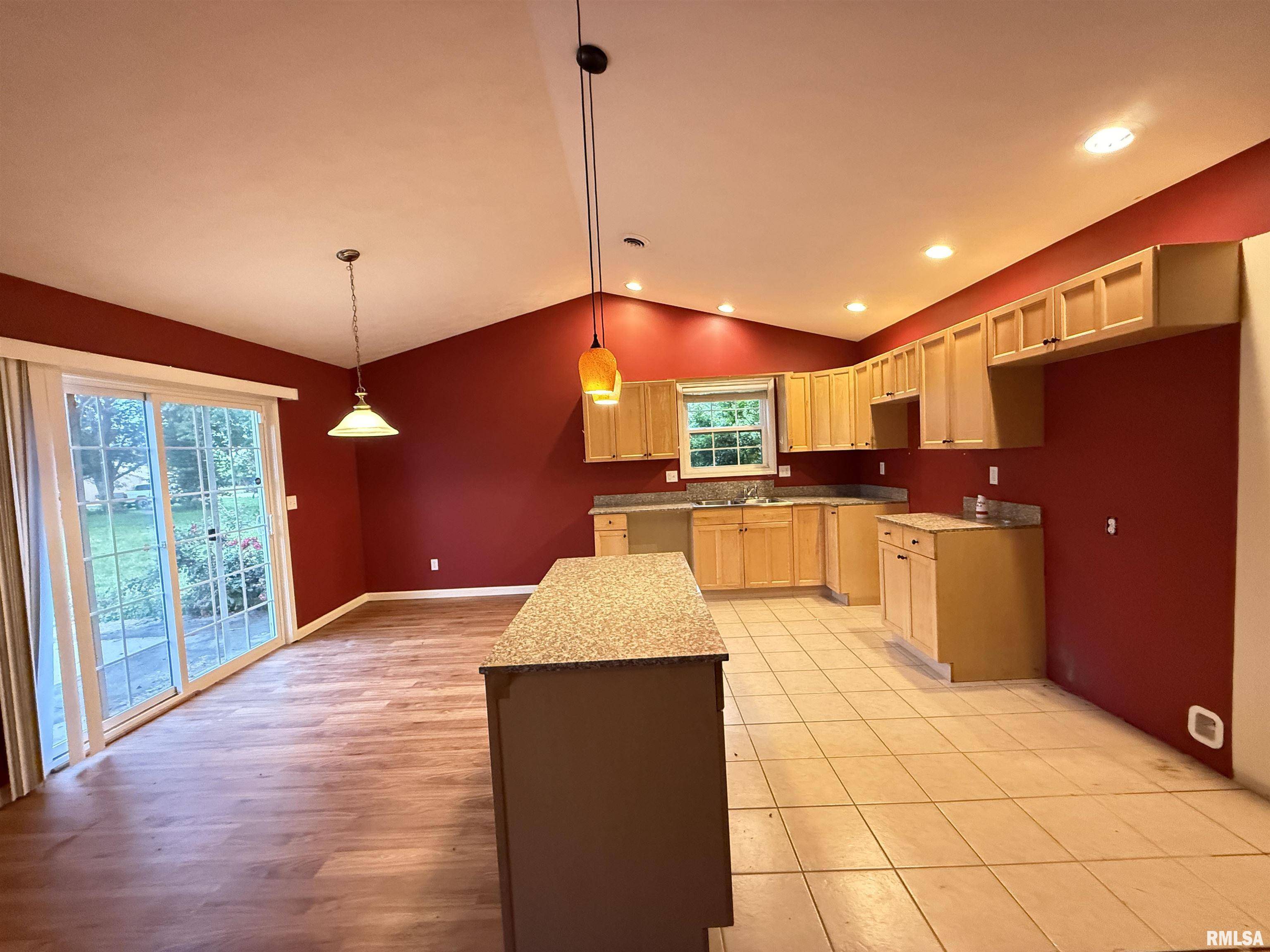 Desoto, IL 62924,710 CREEKSIDE LN