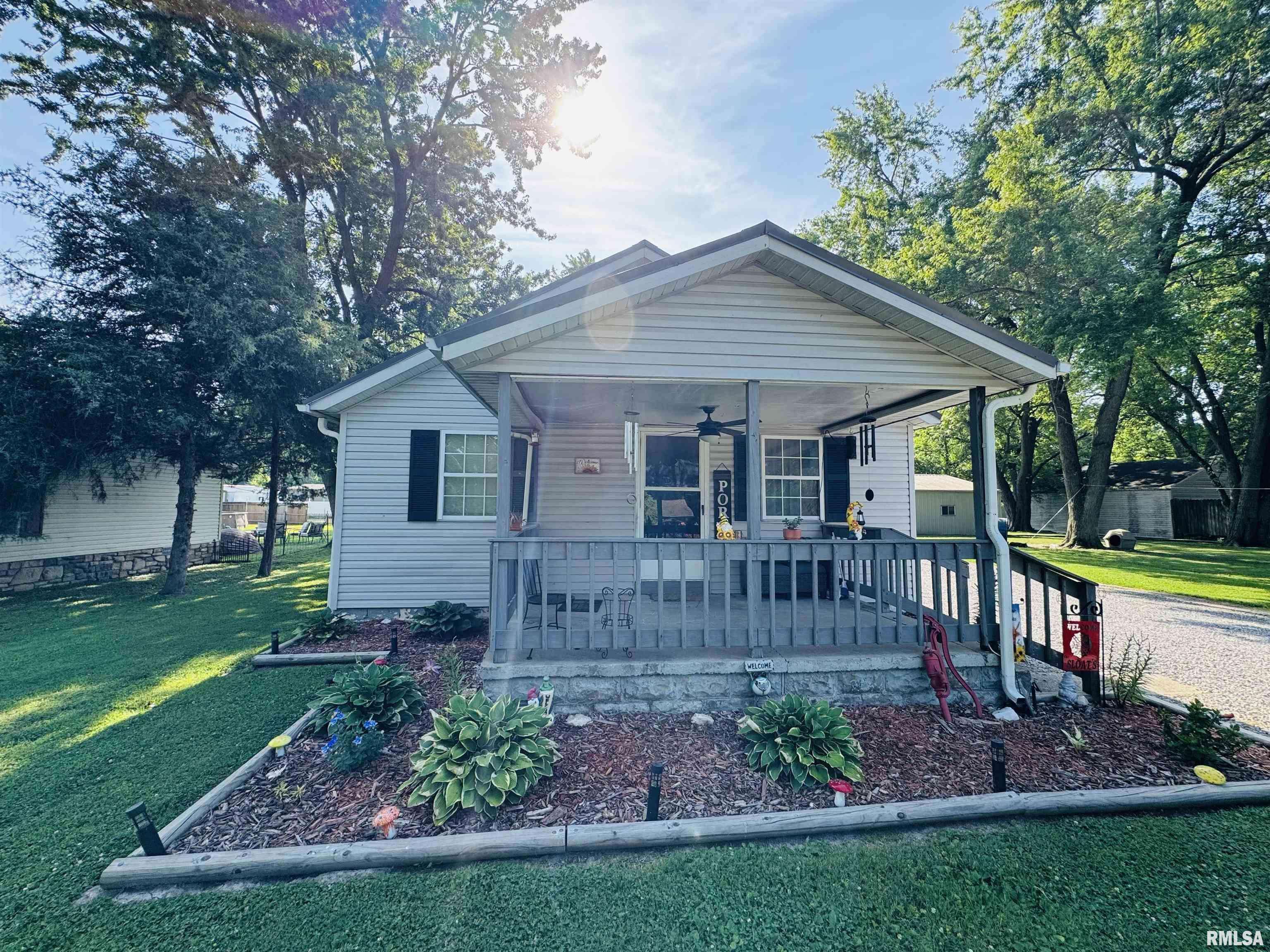 Odin, IL 62870,410 S Merritt ST