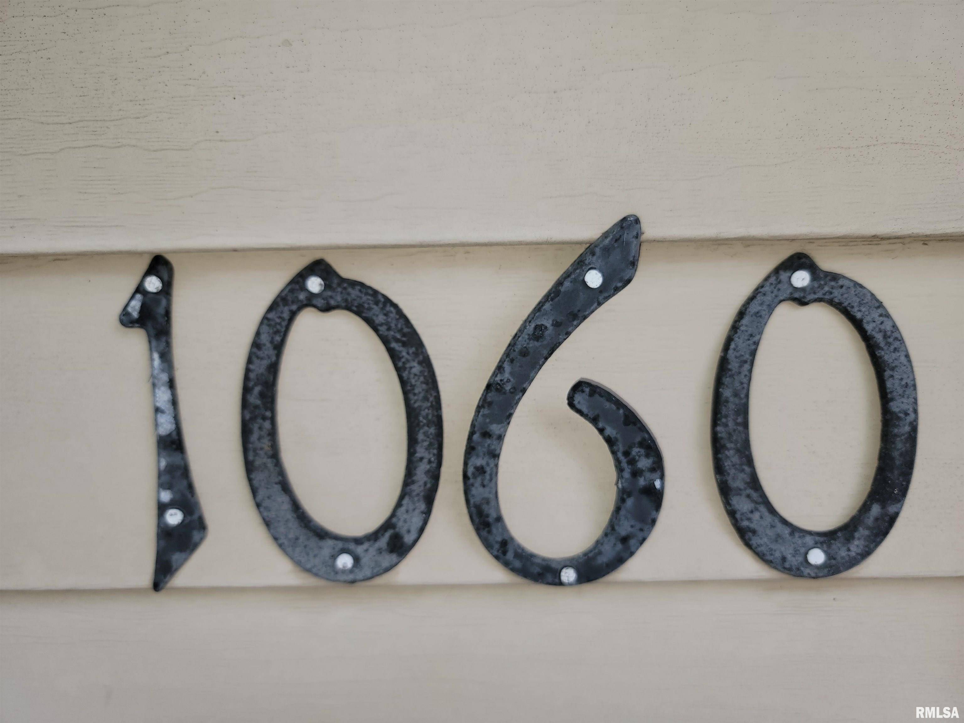 Flora, IL 62839,1060 W 5TH ST