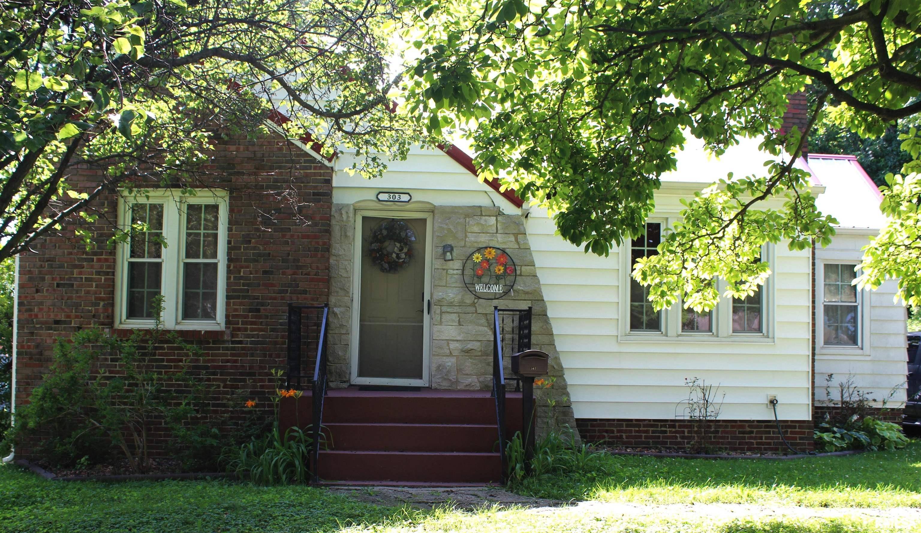 Salem, IL 62881,303 N INDIANA AVE