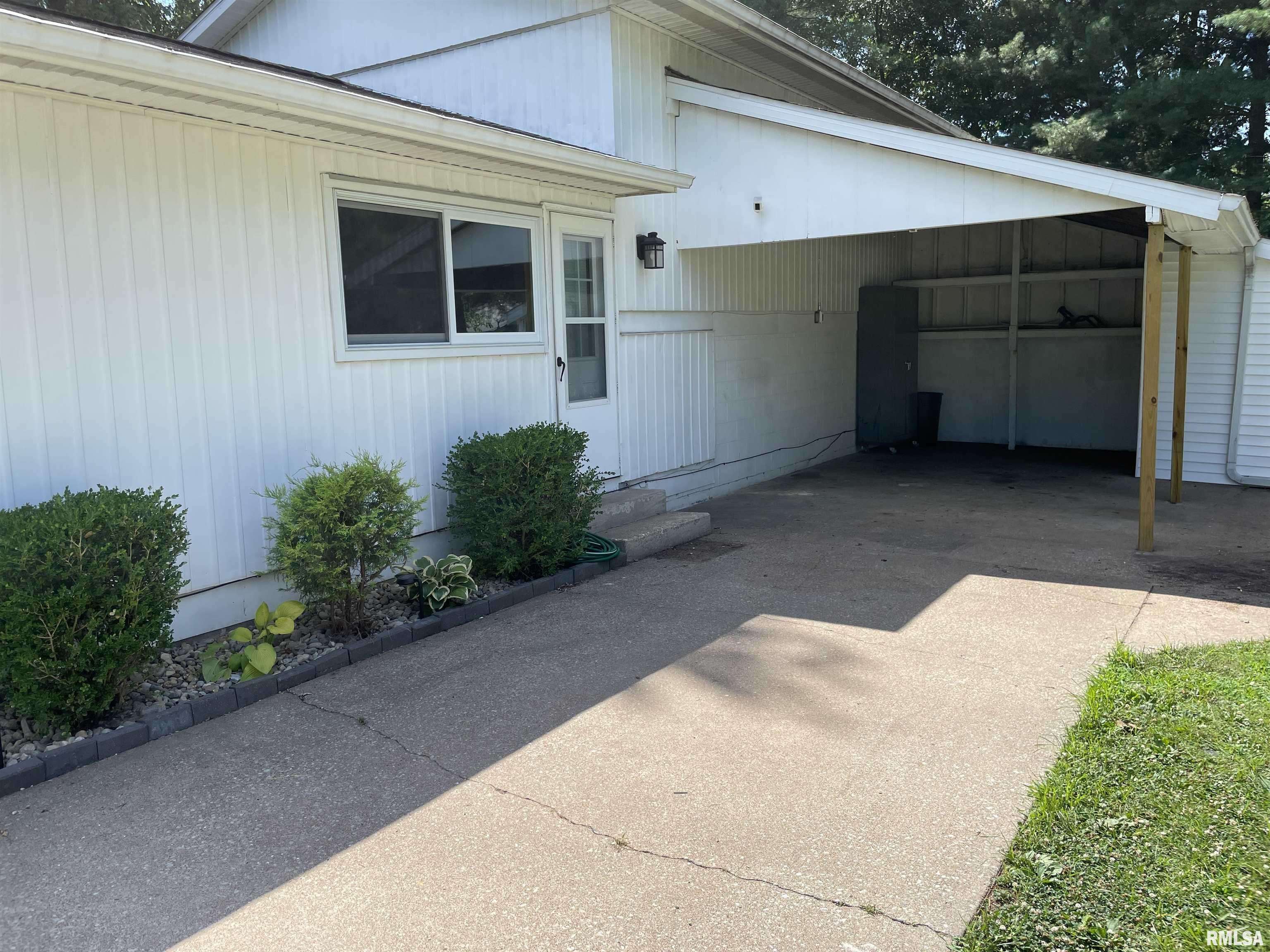Carbondale, IL 62901,304 S Plover DR