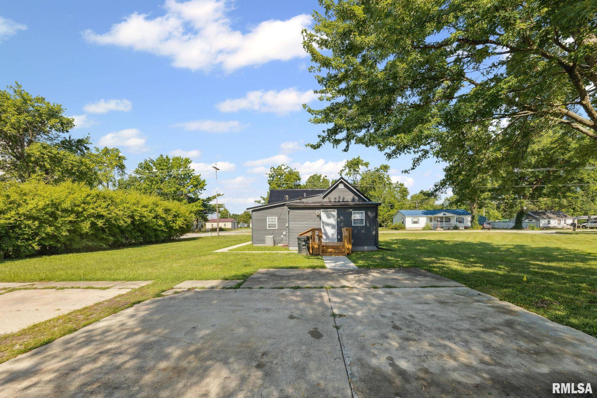 Sandoval, IL 62882,124 S Mine ST