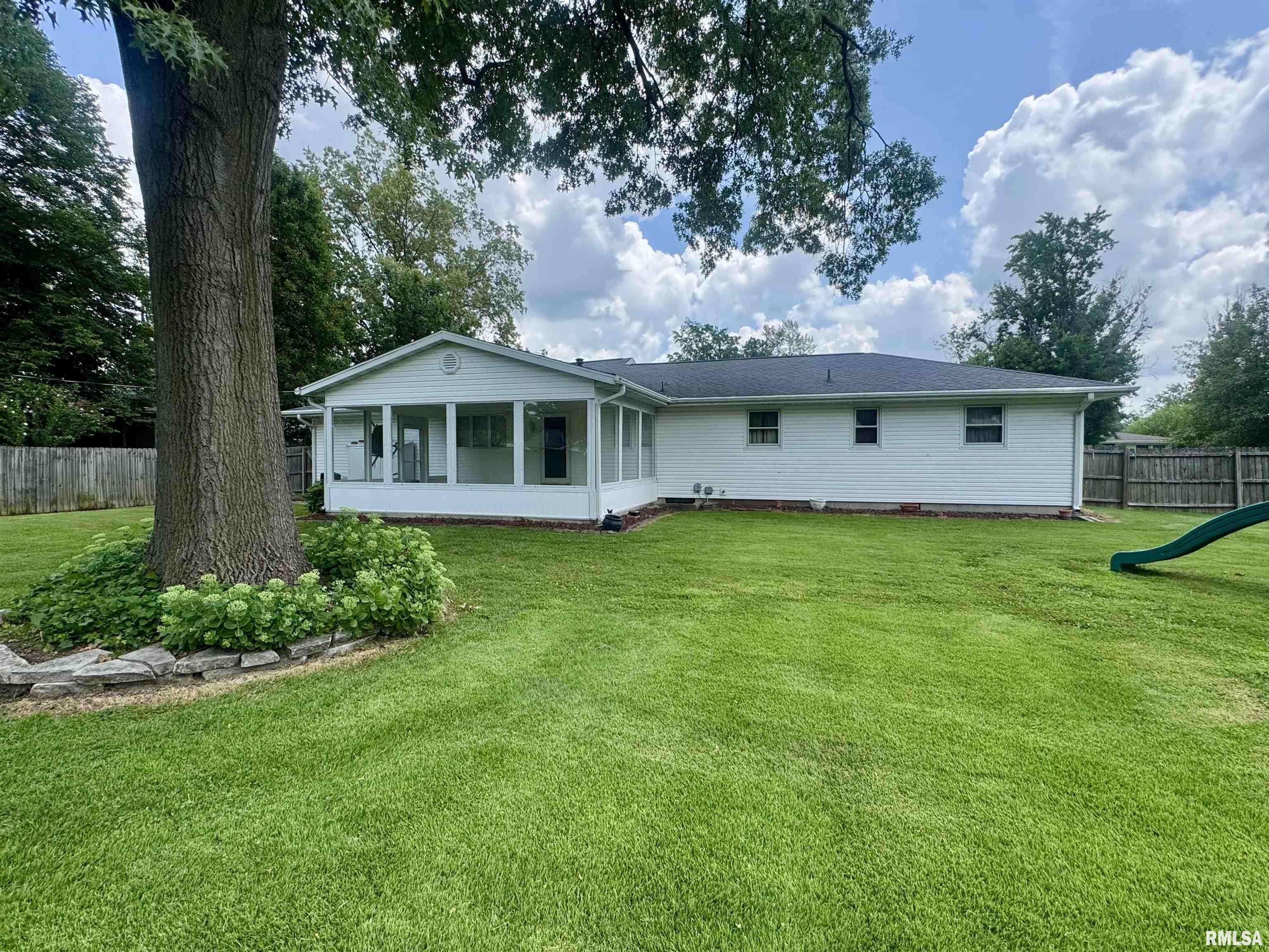 Centralia, IL 62801,11 W OAK PARK ST