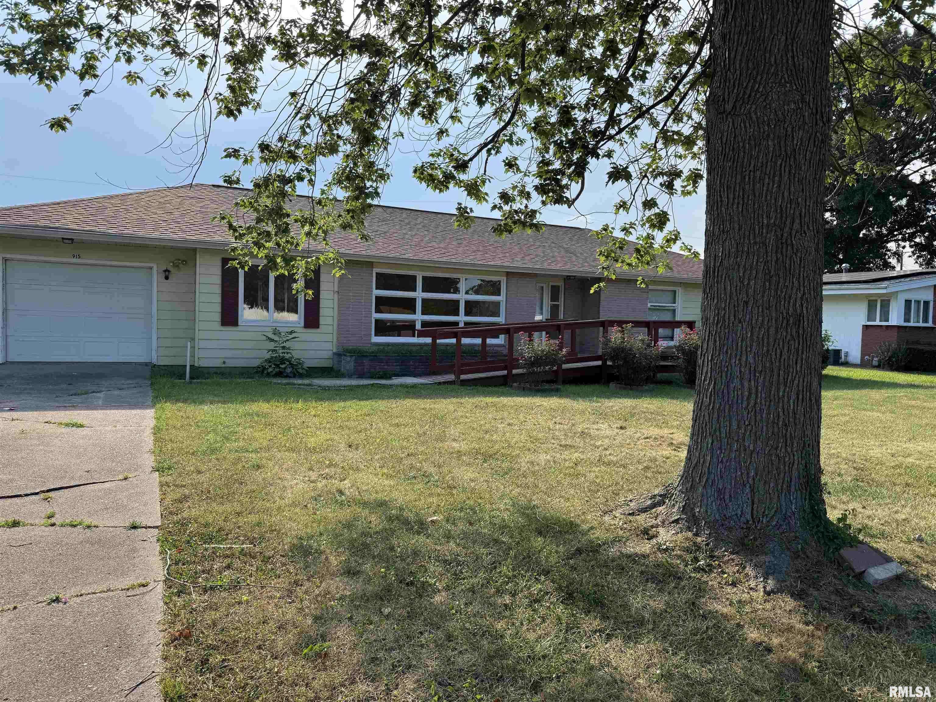 Sesser, IL 60804,915 S BROADWAY ST