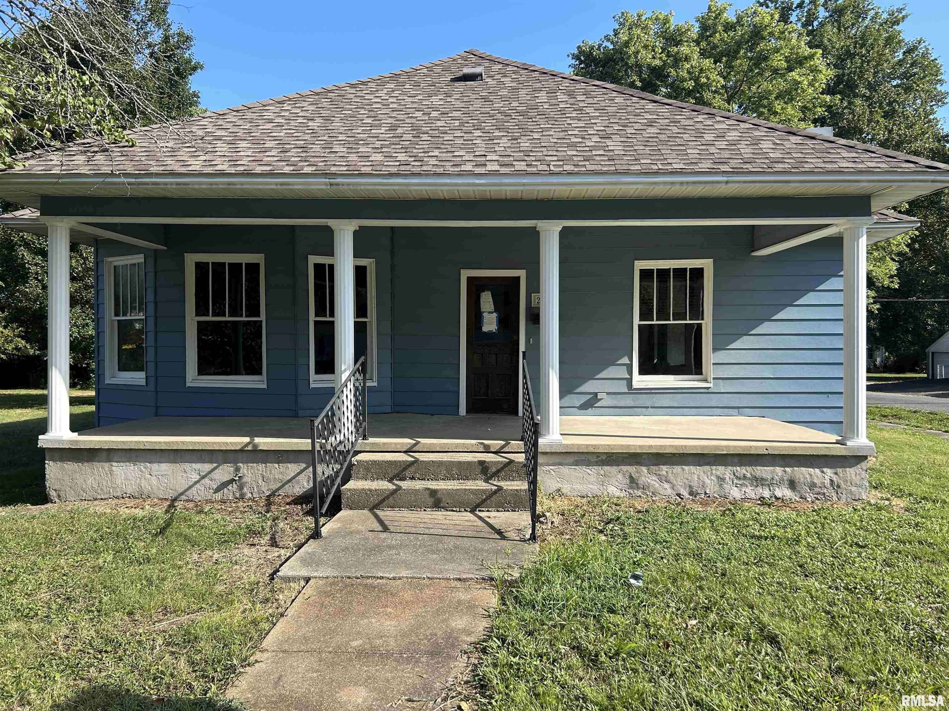 West Frankfort, IL 62896,211 E Lindell ST