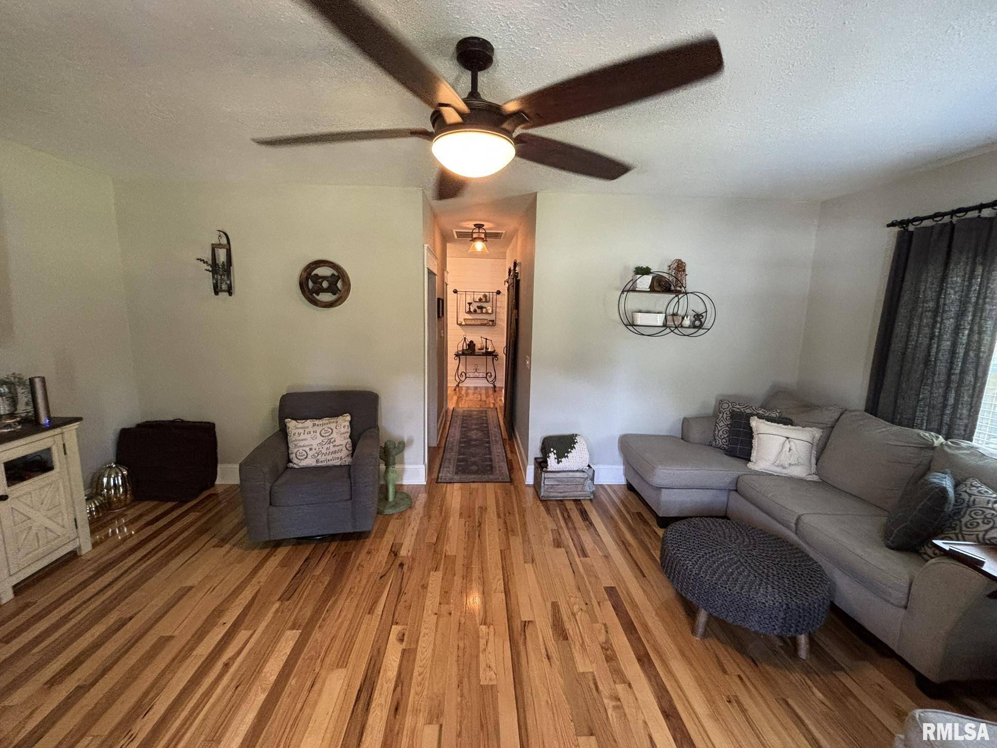 Odin, IL 62870,2924 Red Stripe RD