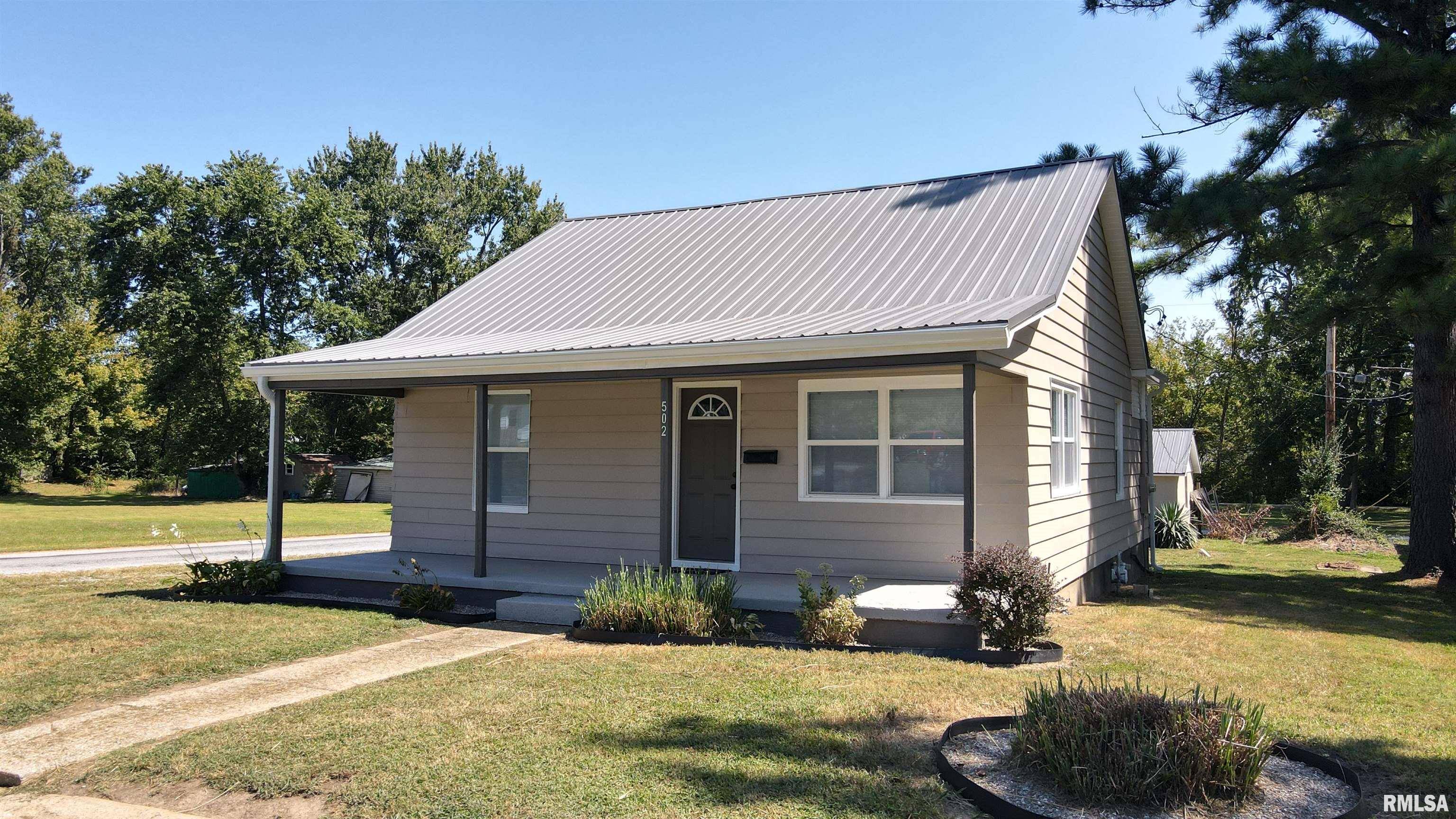 West Frankfort, IL 62896,502 S SUNNY SLOPE ST