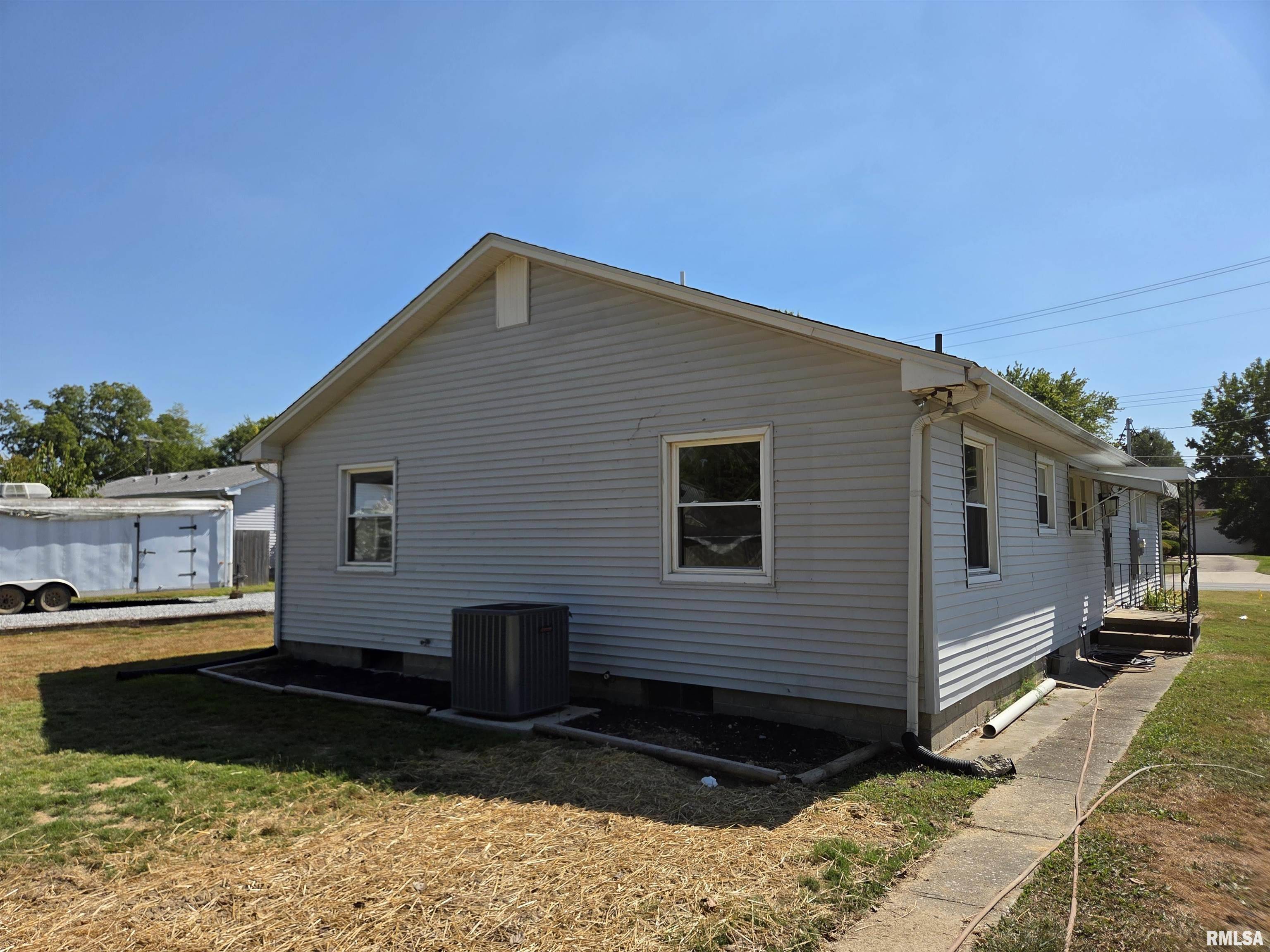 Johnston City, IL 62951,404 W 9TH ST