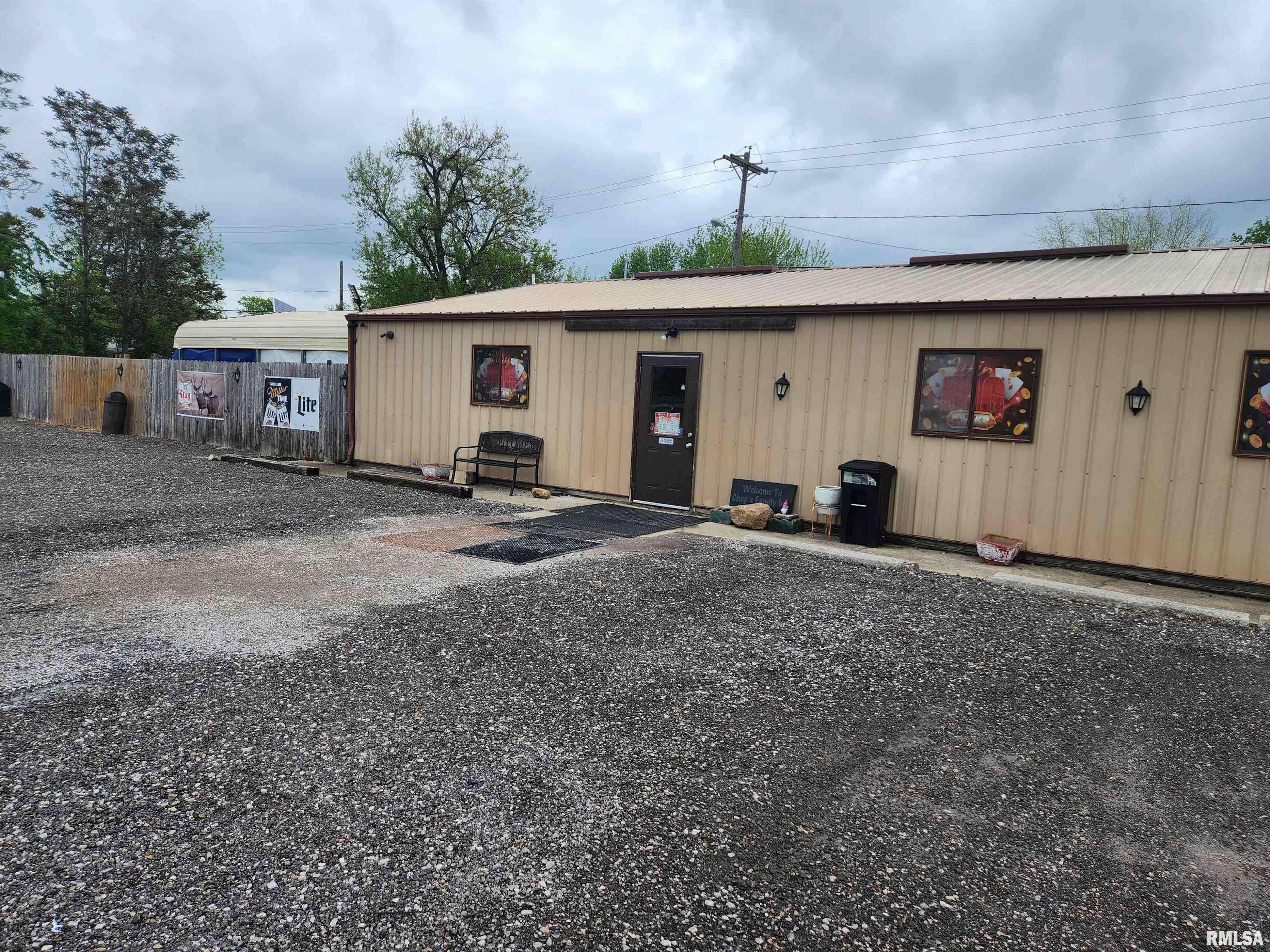 Ashley, IL 62808,131 E MAIN ST