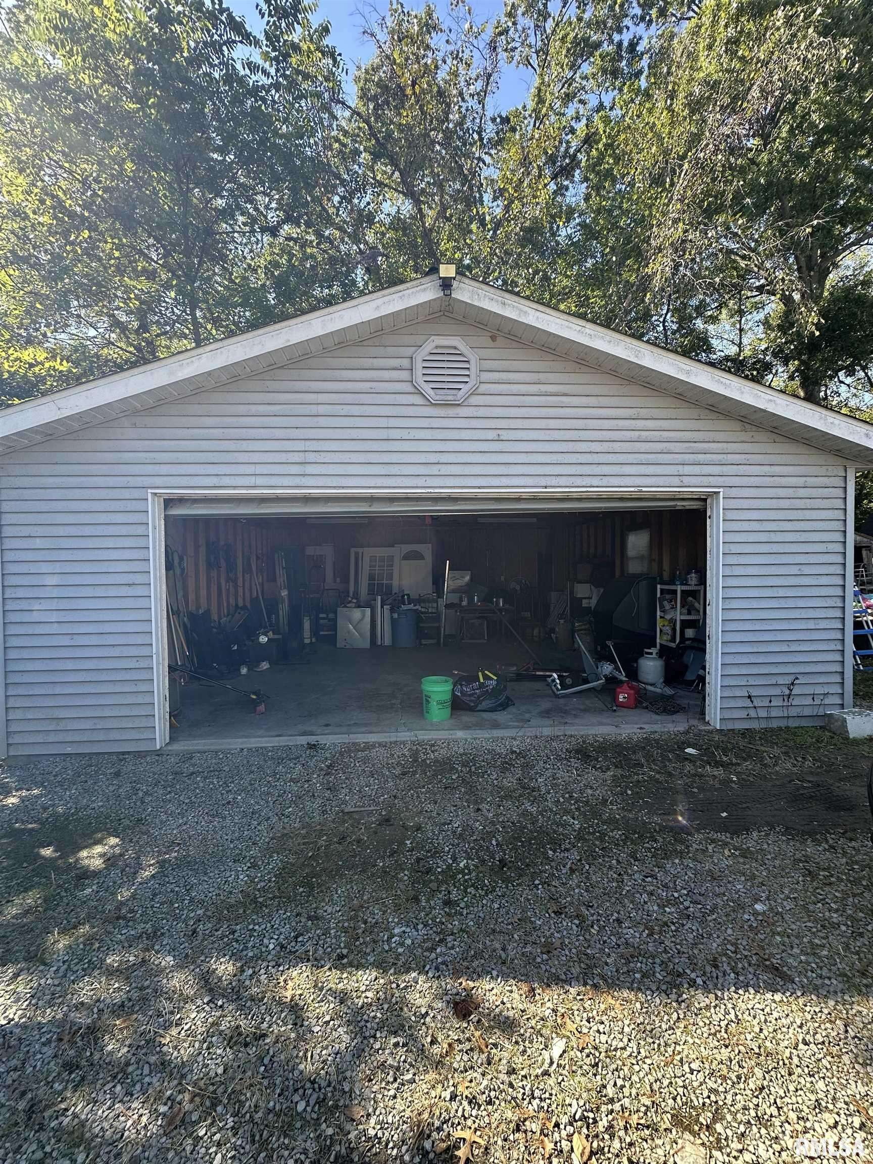 West Frankfort, IL 62896,19475 KILLION LN