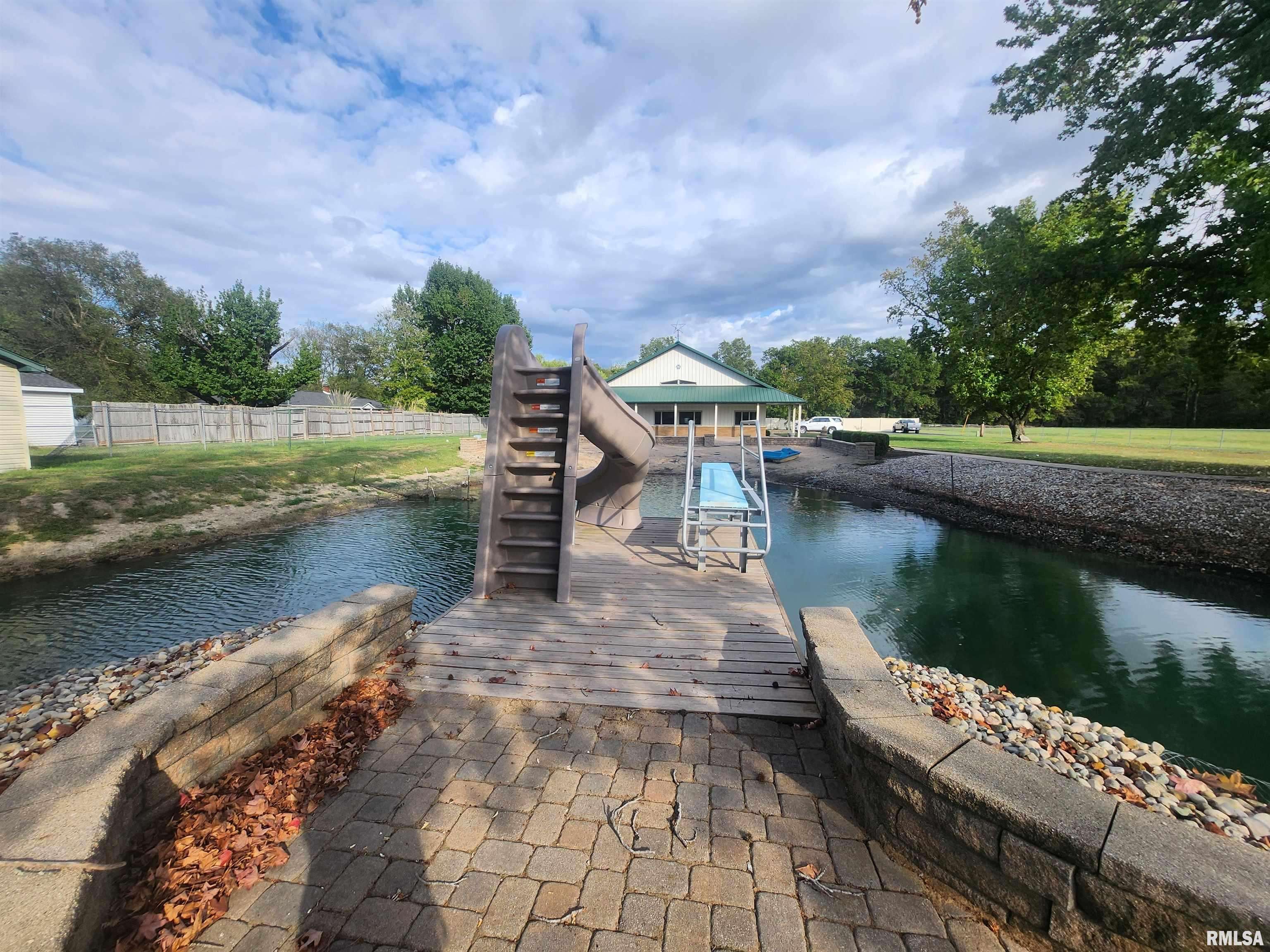 Duquoin, IL 62832,2878 Sunfield RD